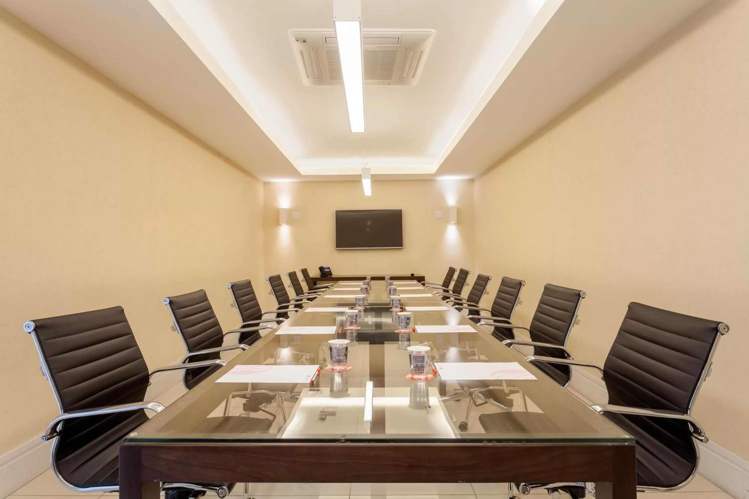 Meeting/conference room in Ramada by Wyndham Macae Hotel & Suites