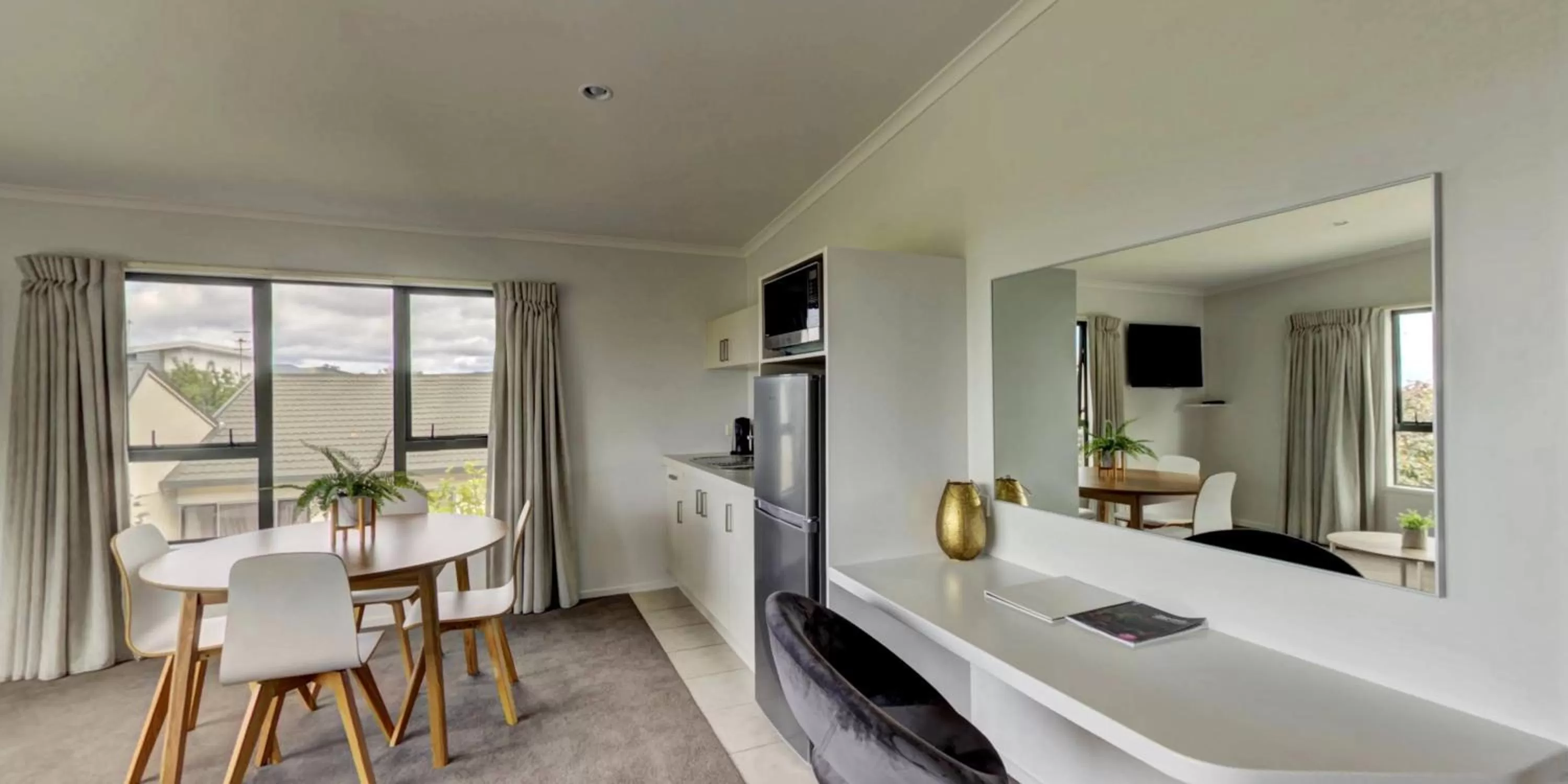 Kitchen or kitchenette in Alpine Lake Motel