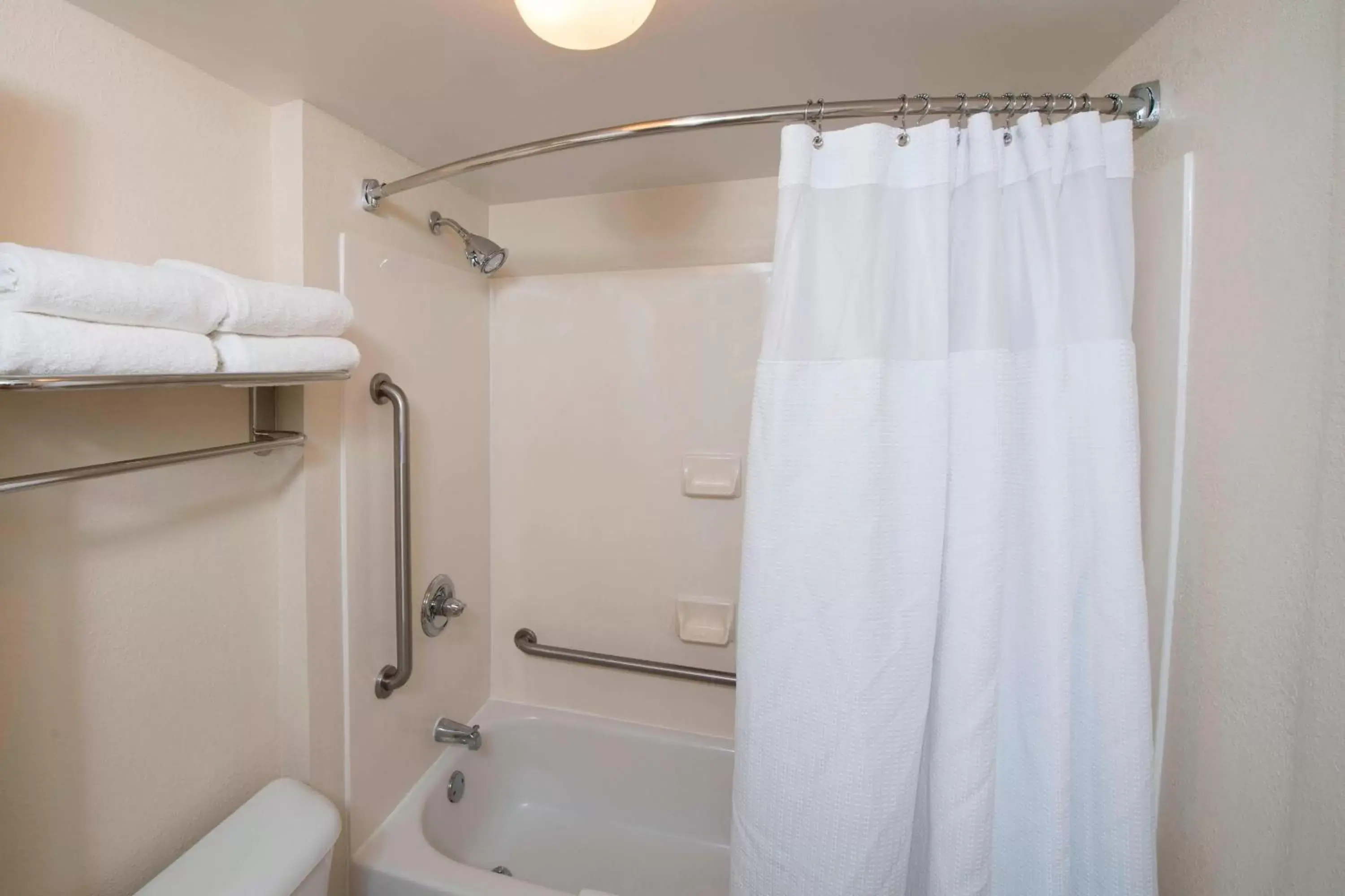 Bathroom in SpringHill Suites by Marriott Atlanta Alpharetta