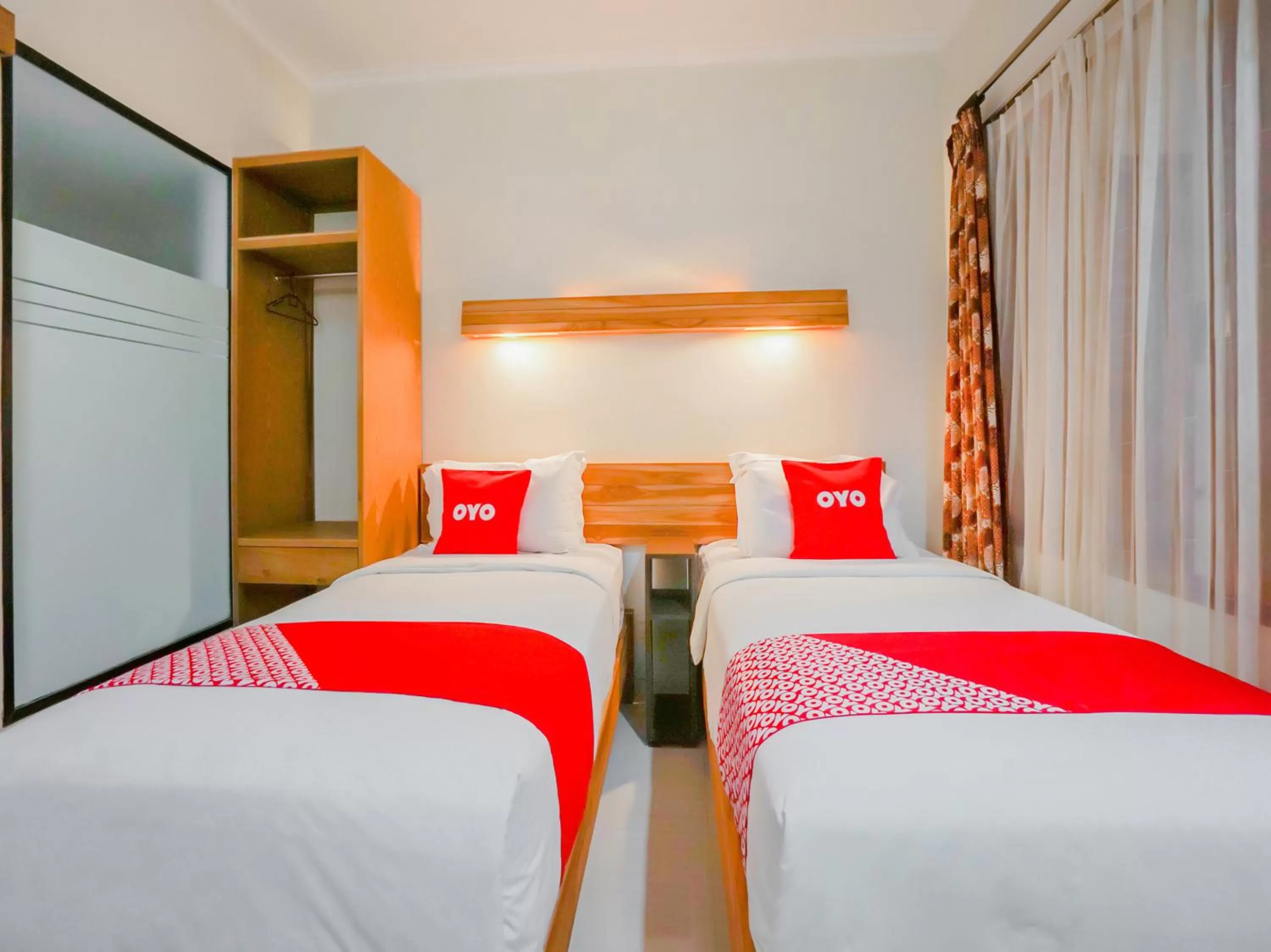 Bedroom, Bed in SUPER OYO 90319 Angler Guest House Malang