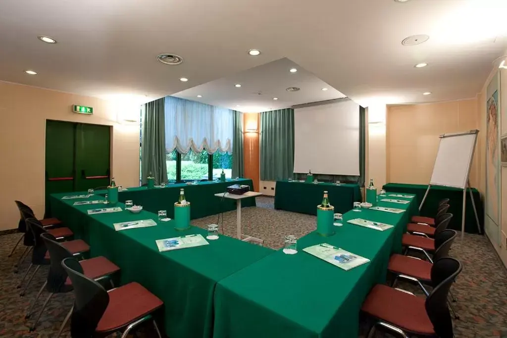 Meeting/conference room in Hotel & Loisir Le Ruote