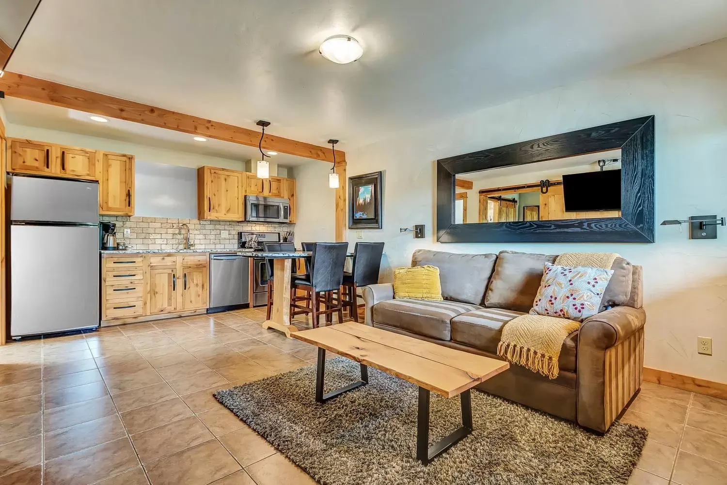 Kitchen or kitchenette, Seating Area in Wall Street Suites