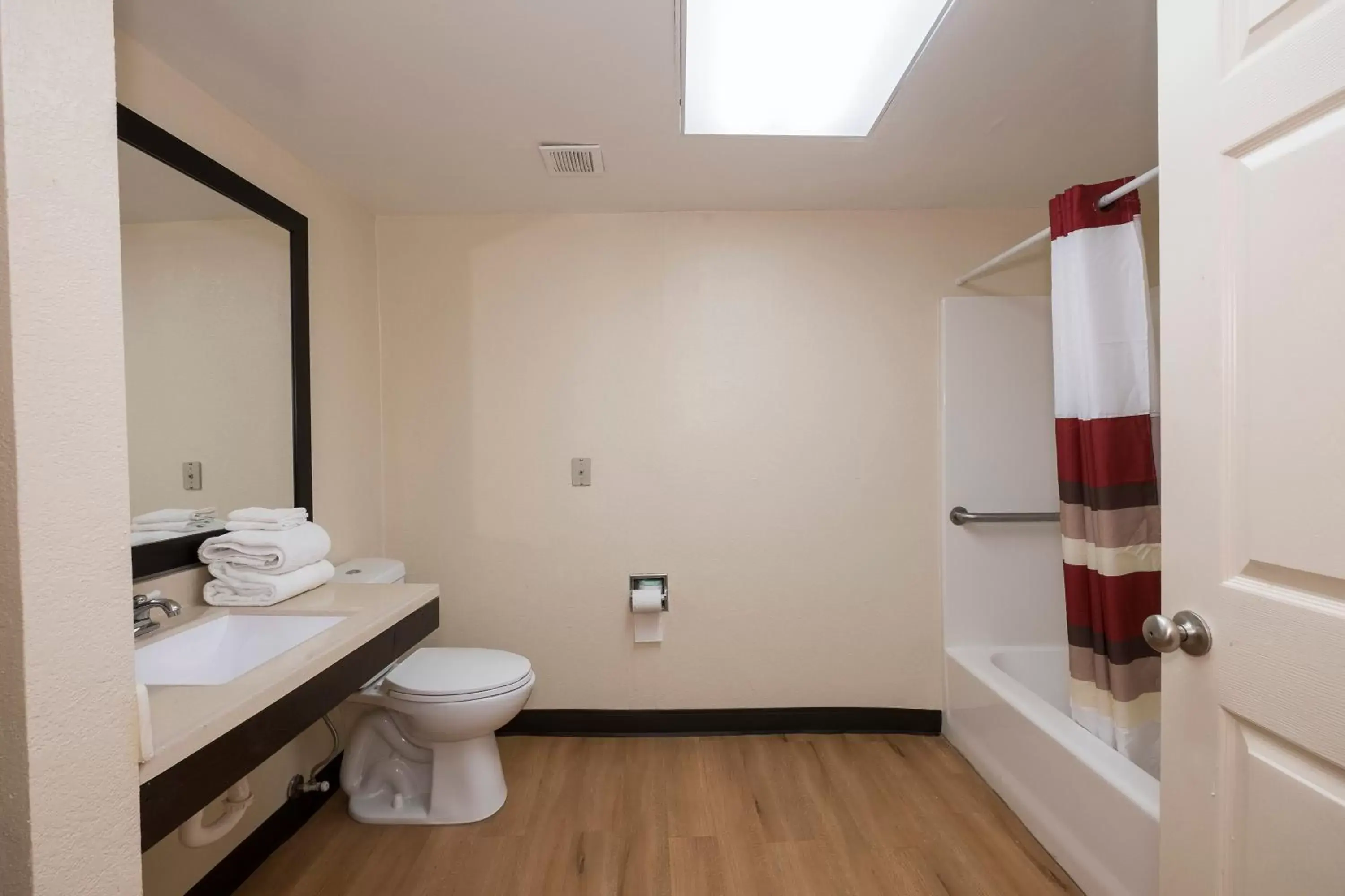 Bathroom in Red Roof Inn PLUS+ & Suites Opelika