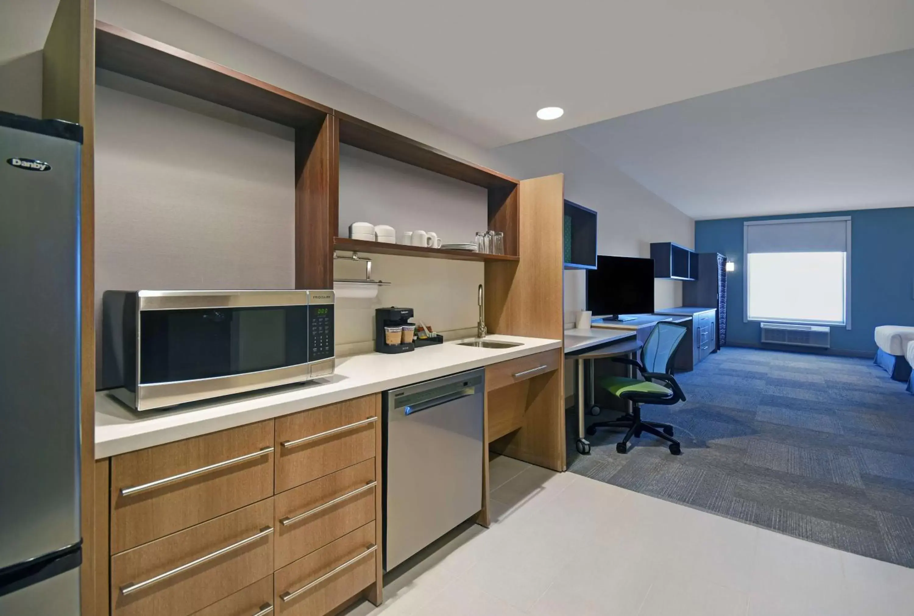 Bedroom, Kitchen/Kitchenette in Home2 Suites By Hilton Columbus