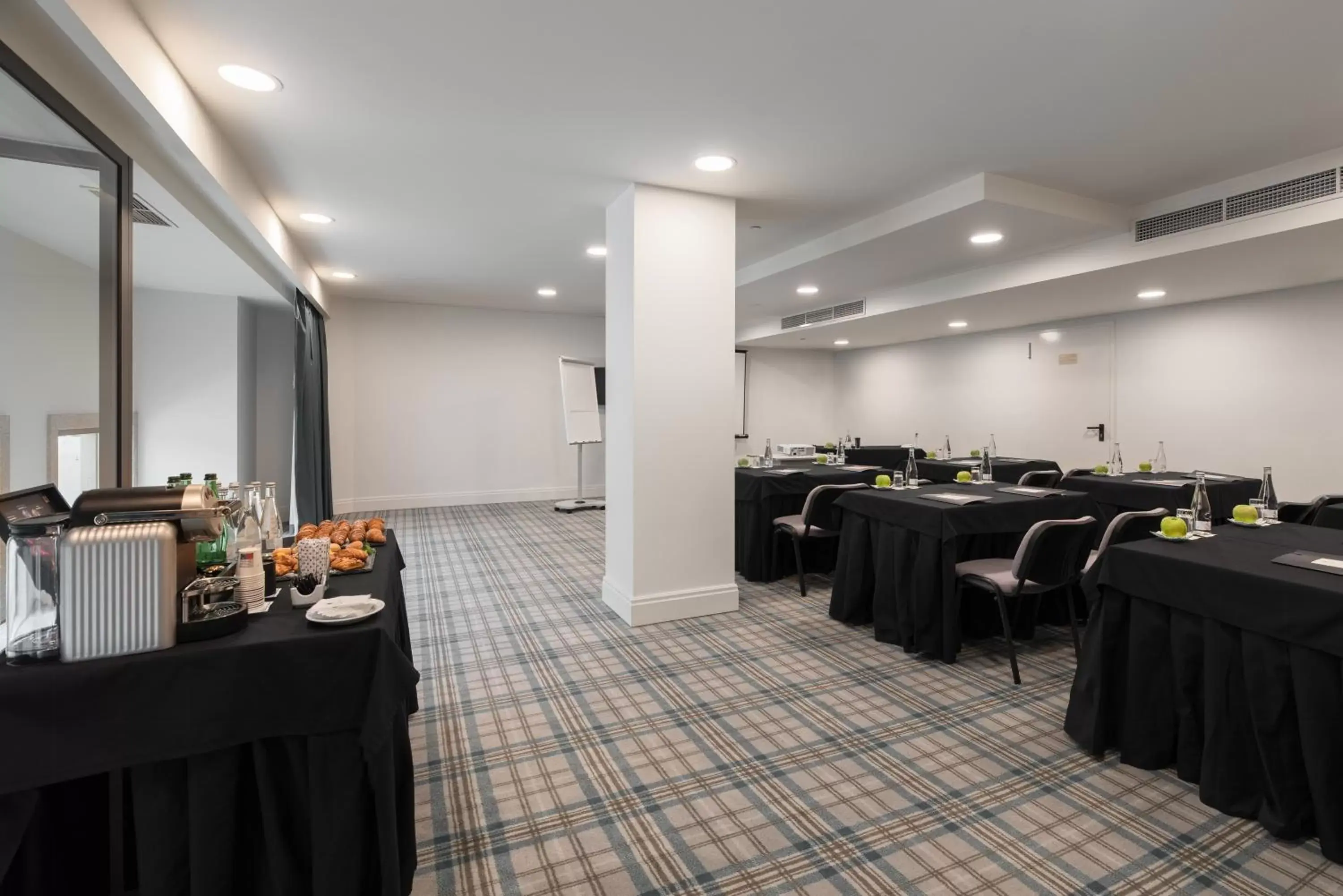 Meeting/conference room, Restaurant/Places to Eat in Eurostars Porto Douro