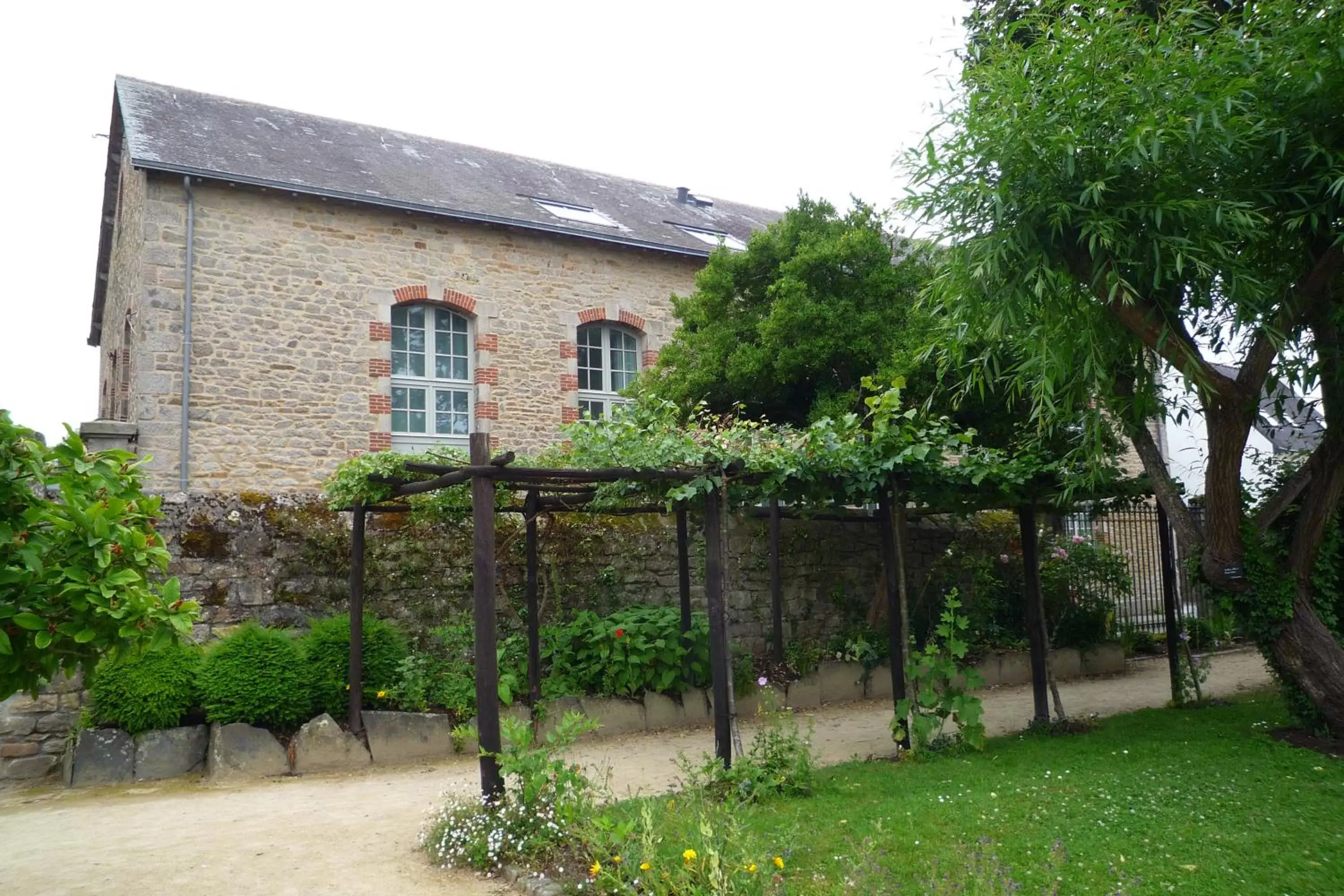 Garden view, Property Building in Hôtel Ginkgo - SPA Biloba