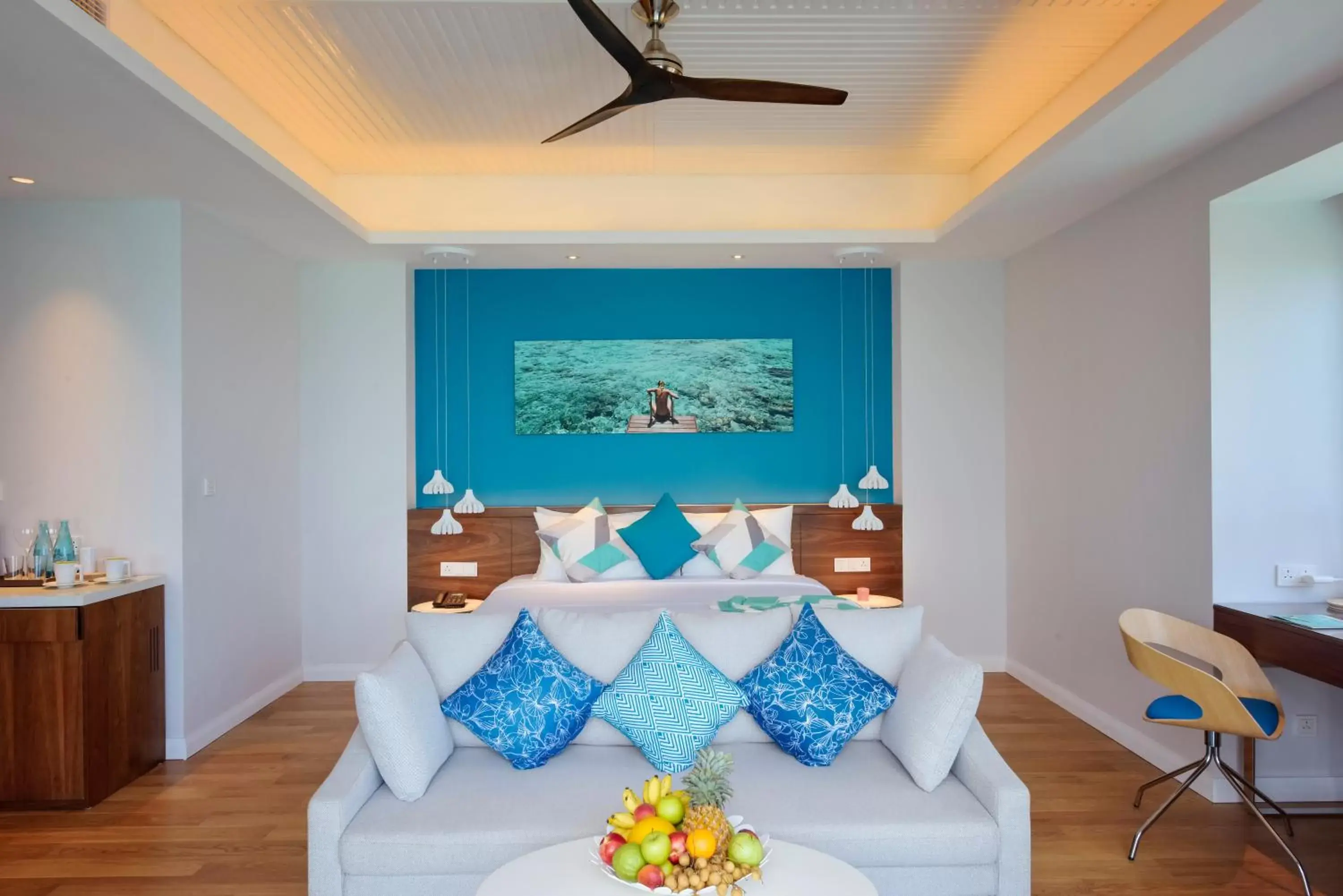 Photo of the whole room, Bed in Kandima Maldives