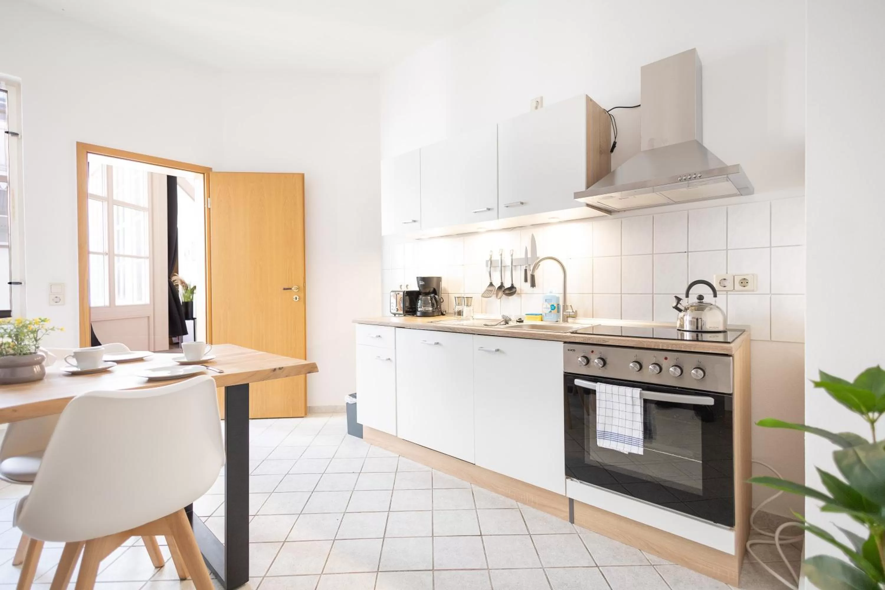 Kitchen or kitchenette in Apartments an der Oper - Innenstadt - Zentral - Küche - Wifi - Powered by Ko-Living