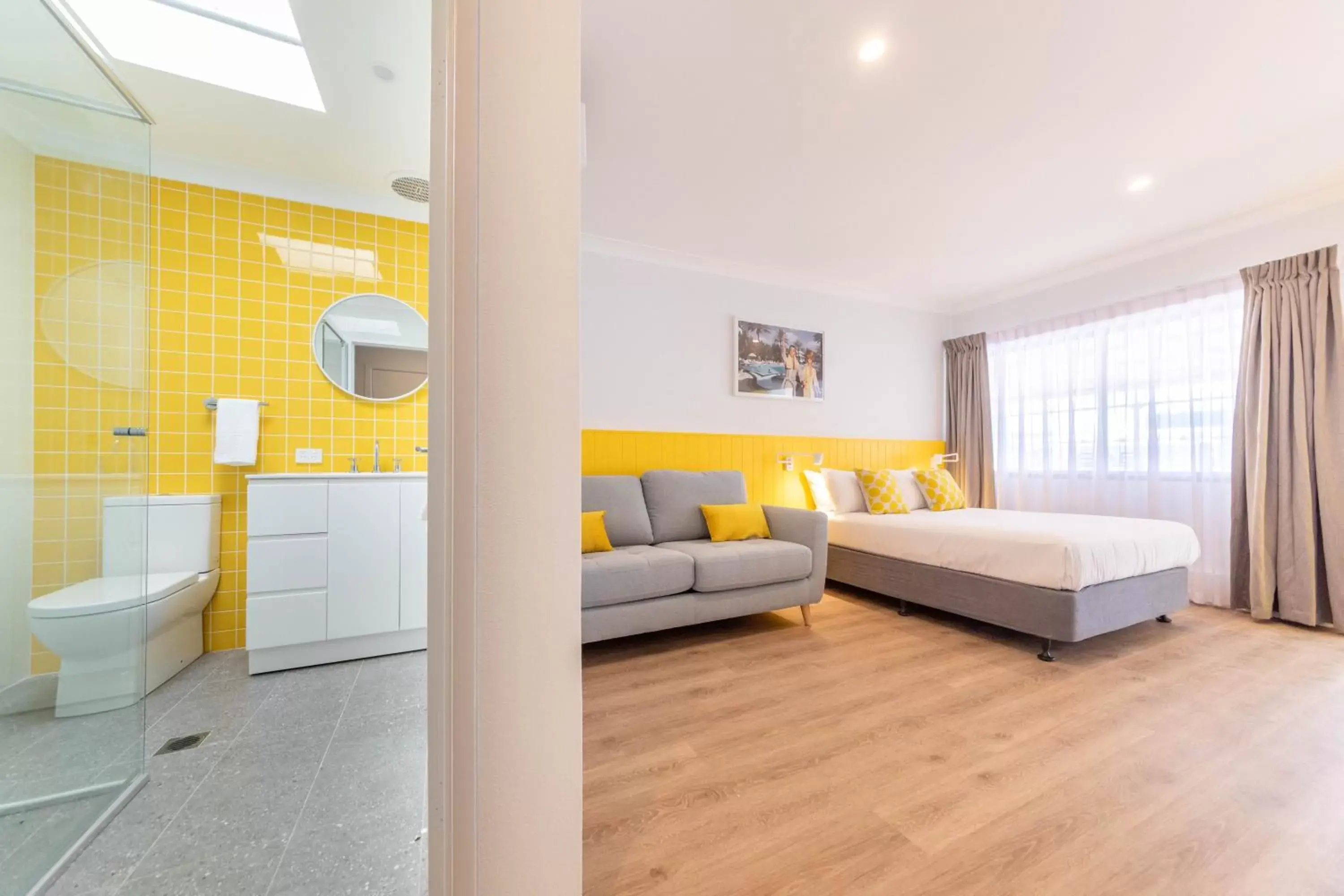 Living room, Bed in The Cubana Ballina Living room, Bed in The Cubana Ballina