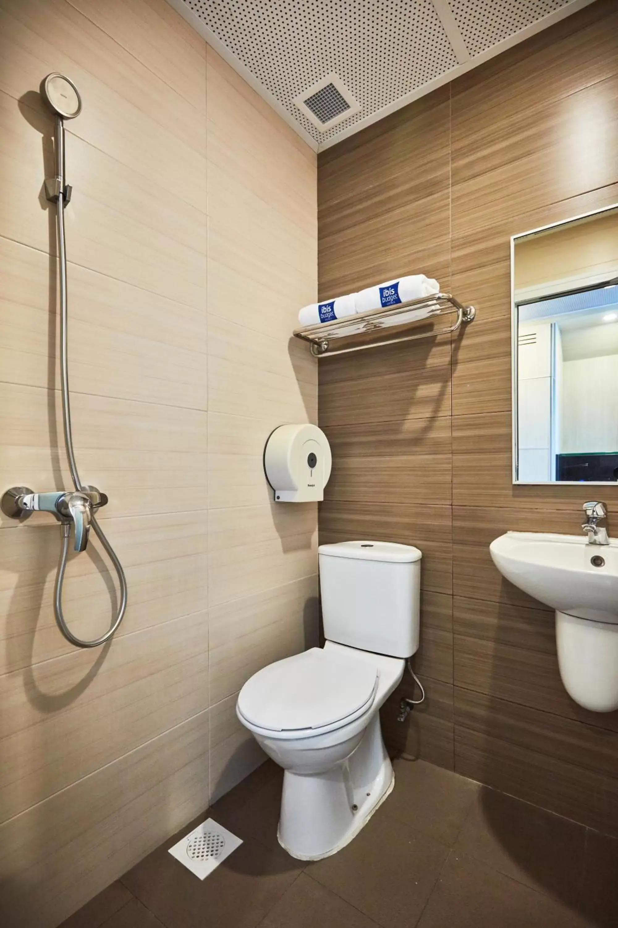 Bathroom in ibis budget Singapore Mount Faber