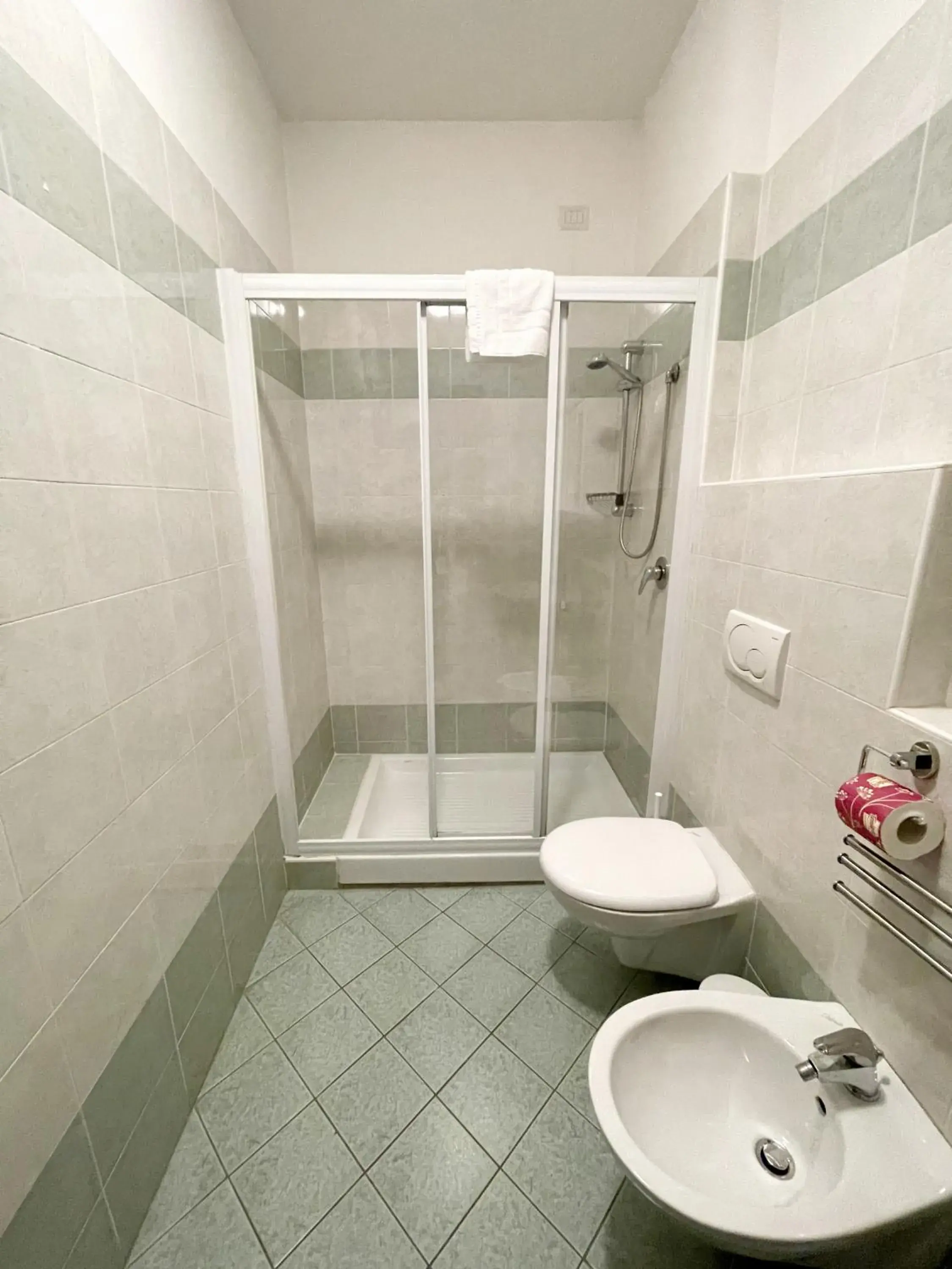 Shower, Bathroom in Hotel Terzo Crotto