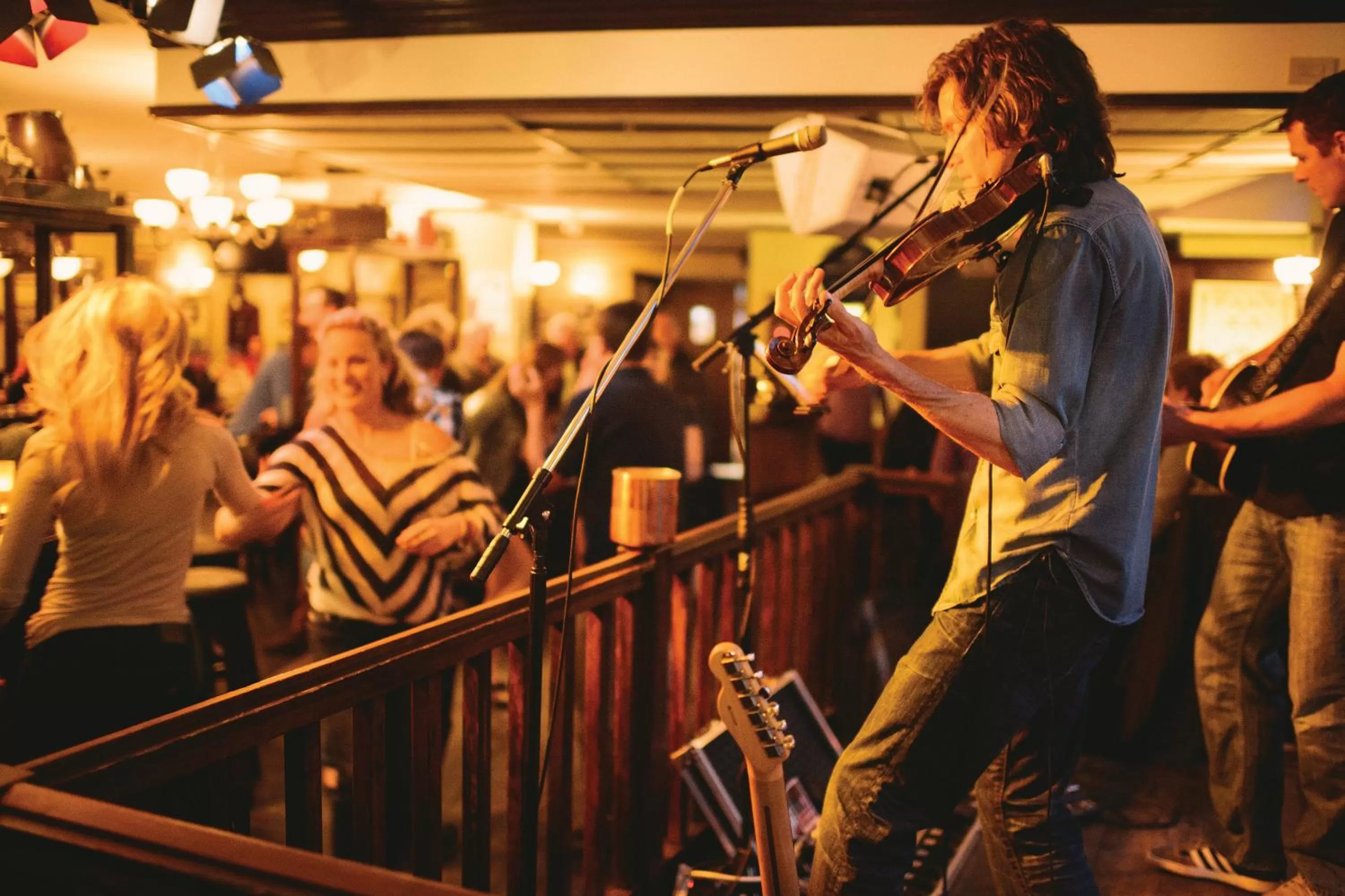 Lounge or bar in Pan Pacific Whistler Mountainside