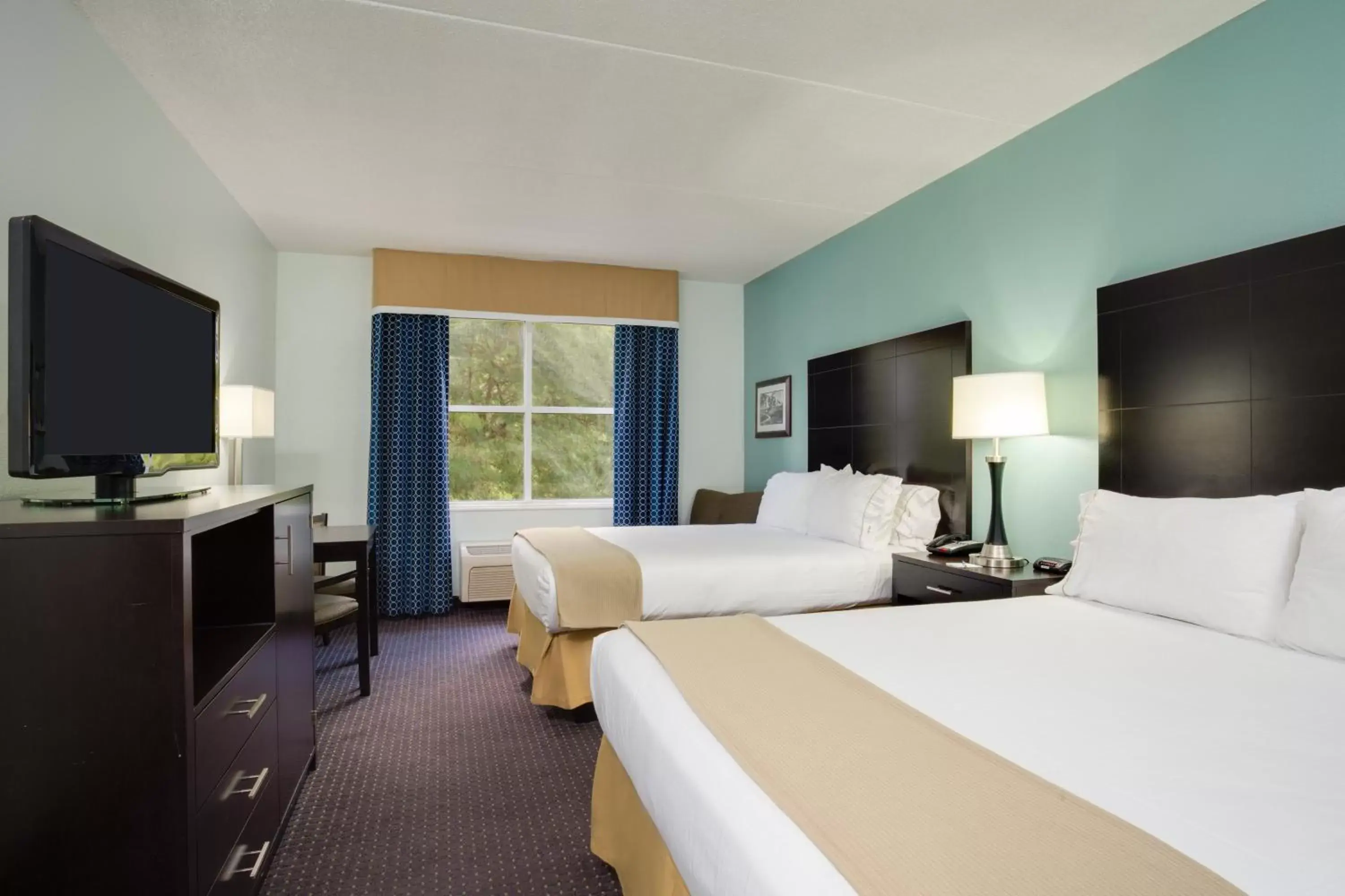 Photo of the whole room in Holiday Inn Express & Suites Plant City, an IHG Hotel