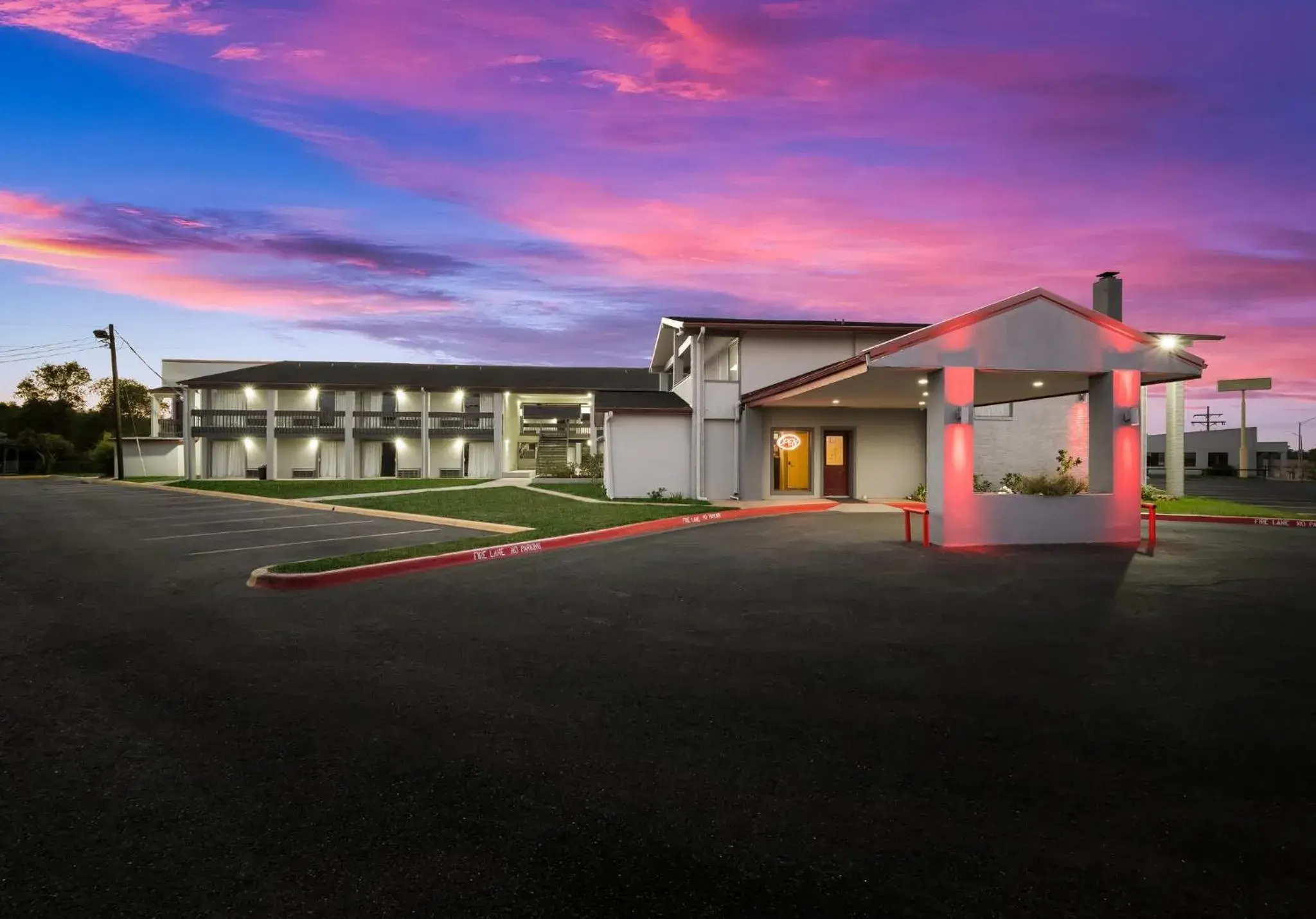 Property Building in Red Roof Inn Madisonville