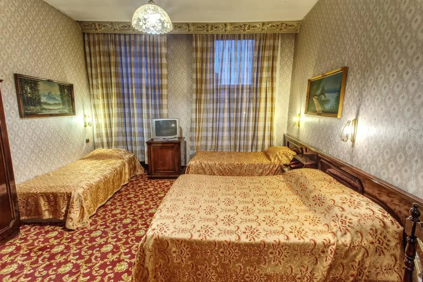 Bed in Grand Hotel de Londres - Special Category