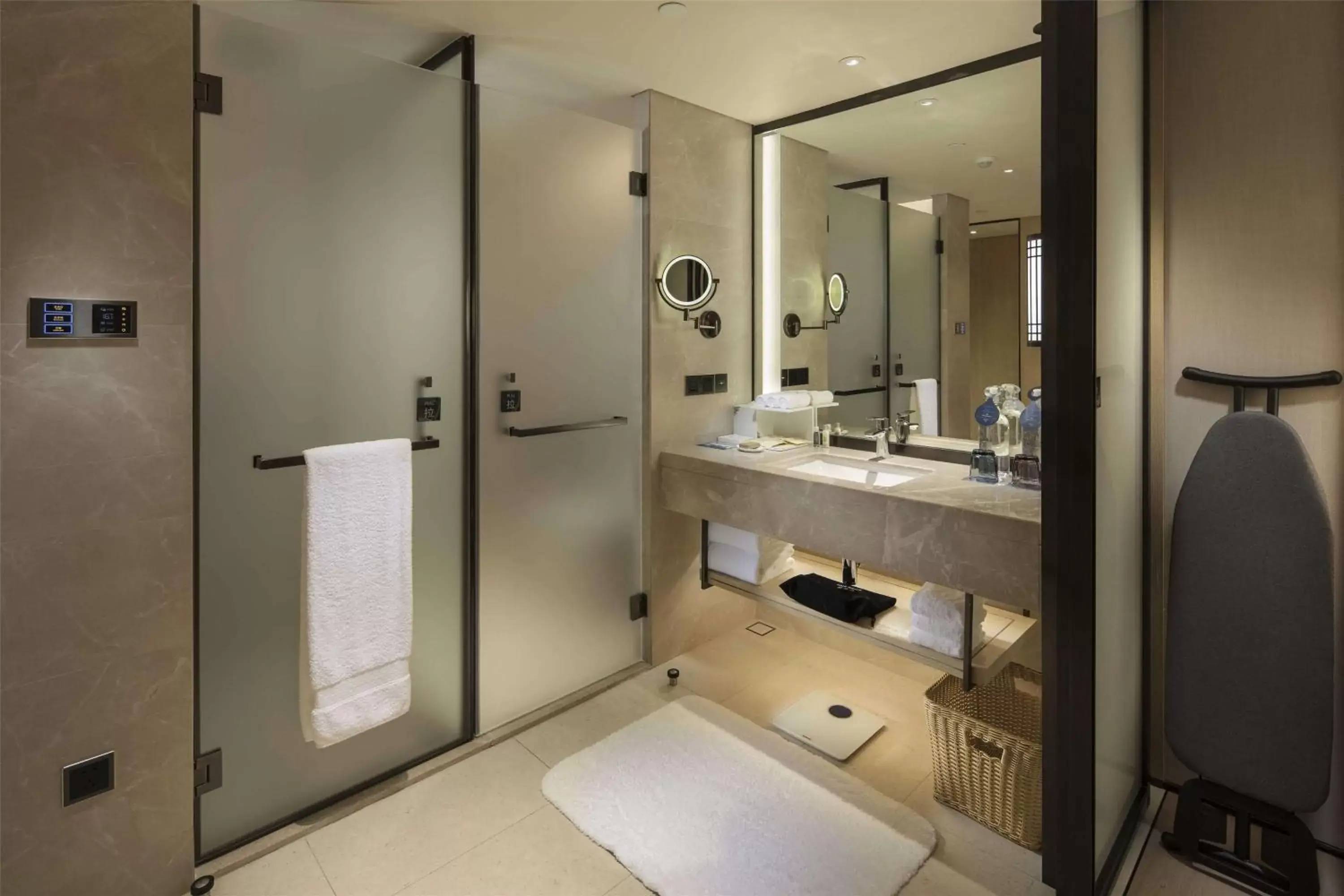 Bathroom in Hilton Shenzhen Shekou Nanhai