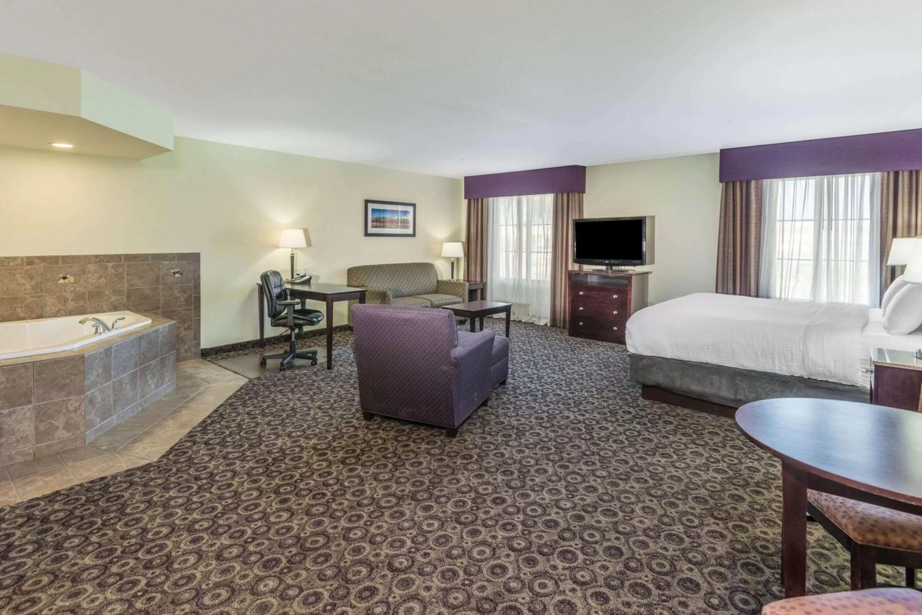 Photo of the whole room, Bed in La Quinta by Wyndham Las Vegas Airport South