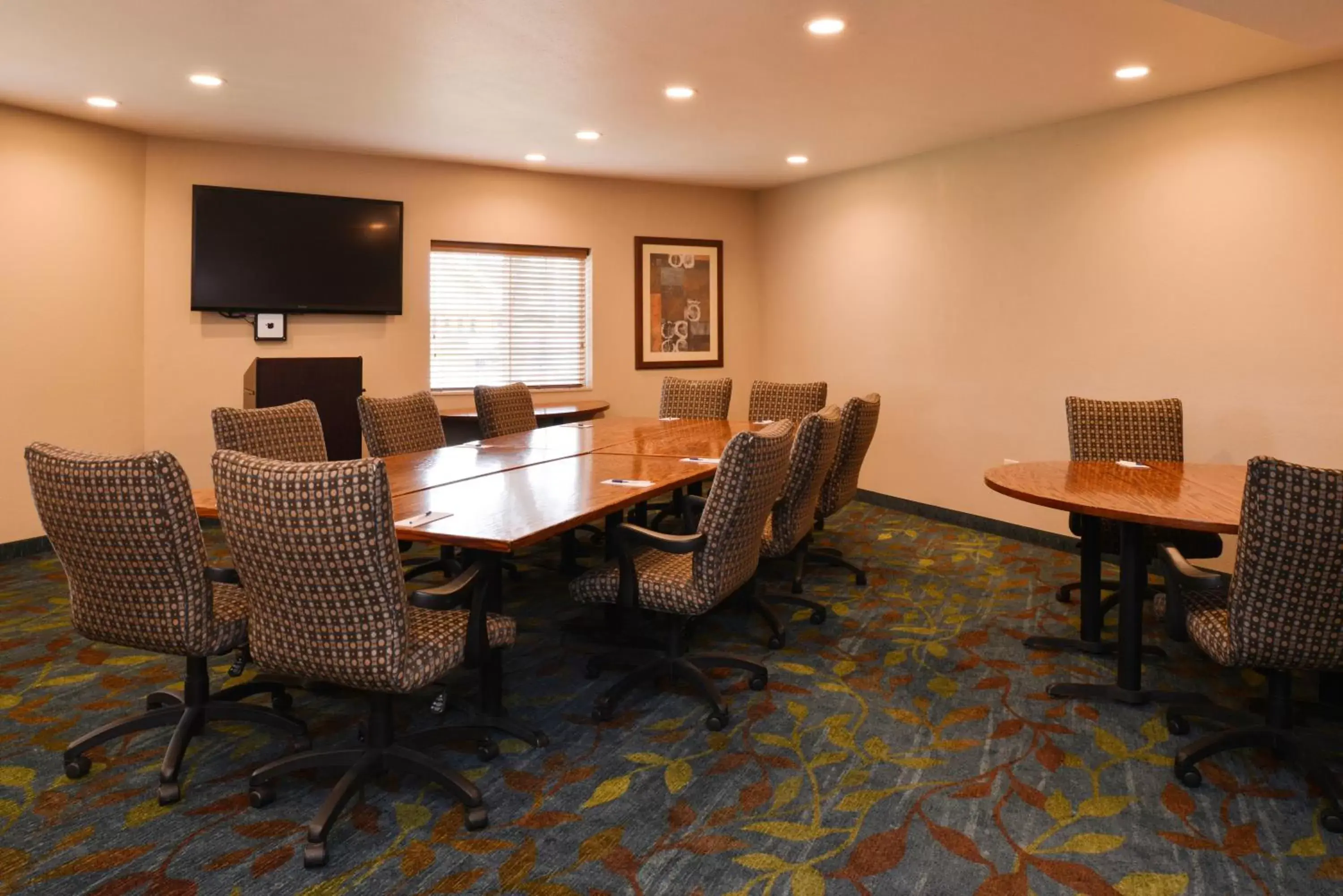 Meeting/conference room in Candlewood Suites Boise - Towne Square, an IHG Hotel