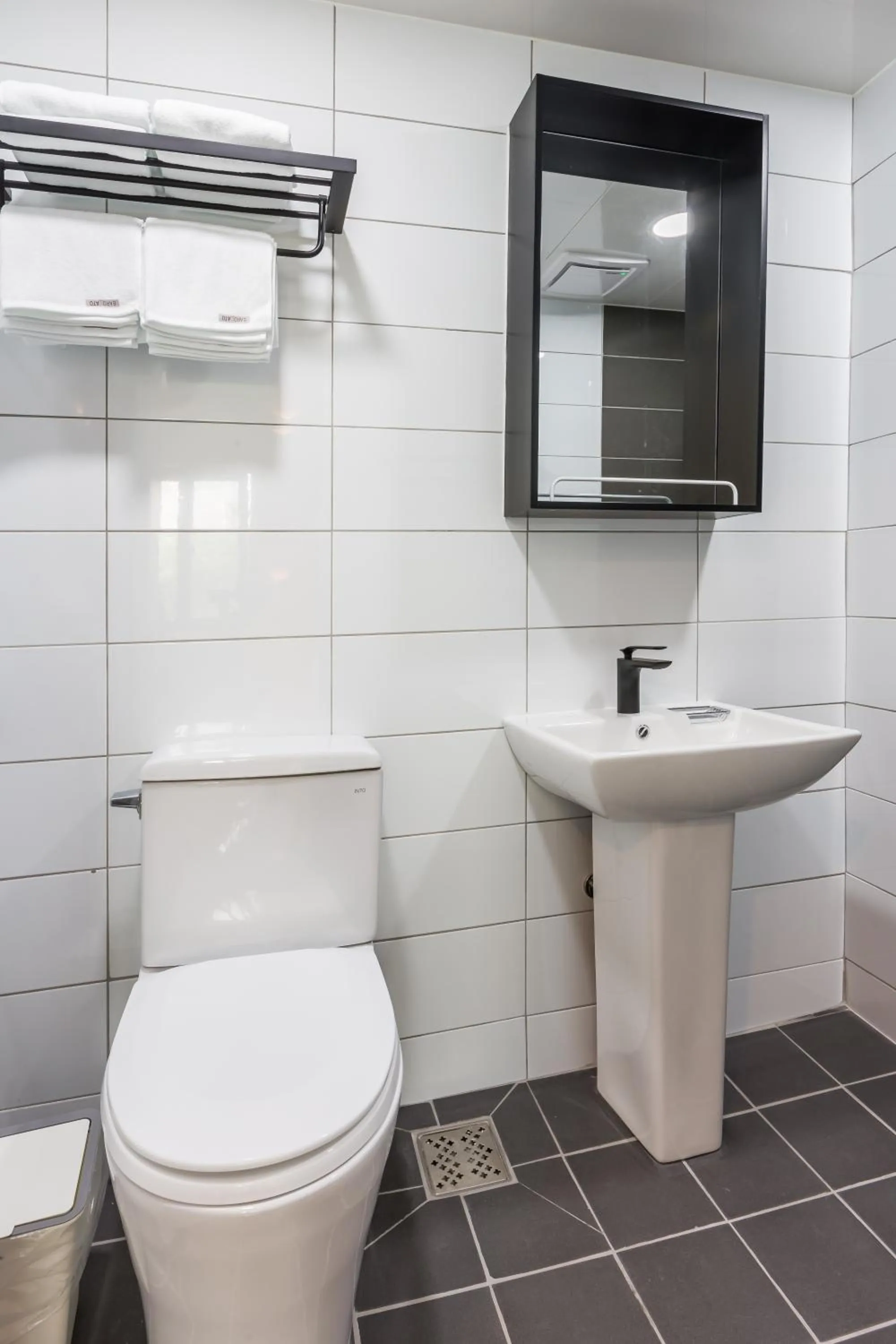 Shower in Hotel Baroato 2nd