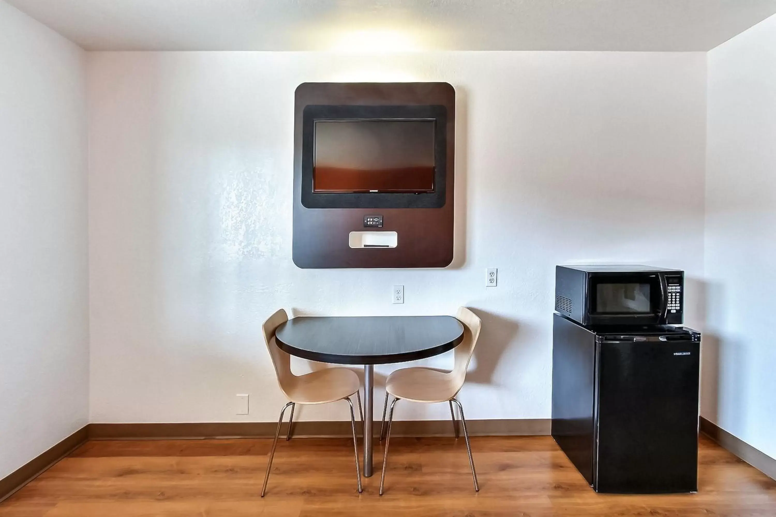 TV and multimedia, TV/Entertainment Center in Motel 6-San Jose, CA - South