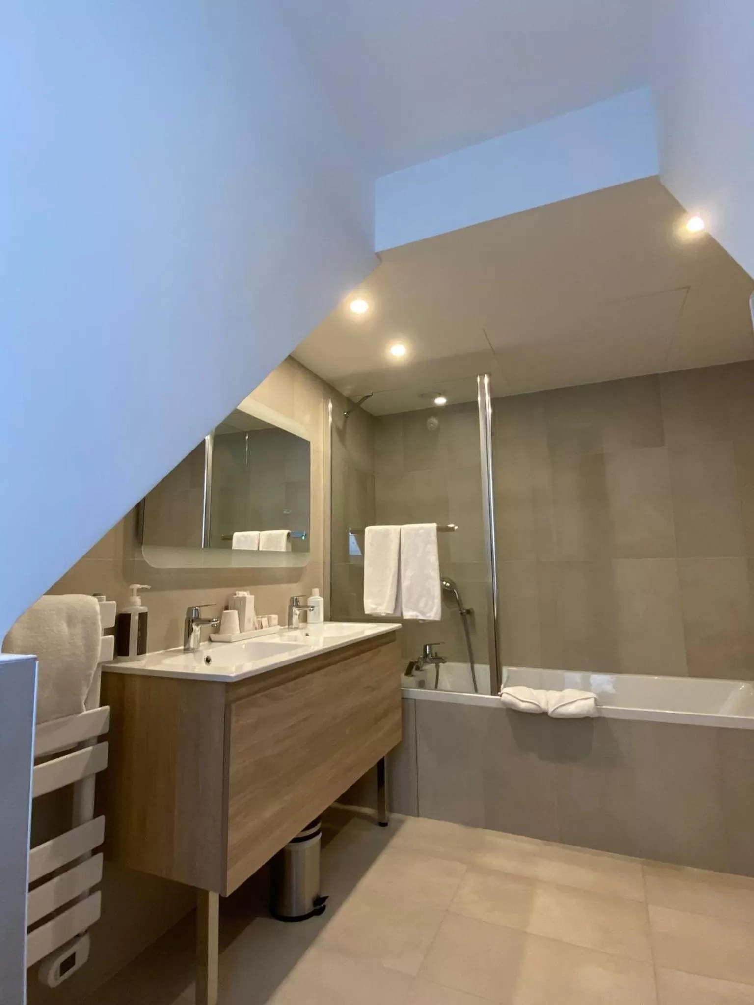 Bathroom in Hôtel Central Saint Germain