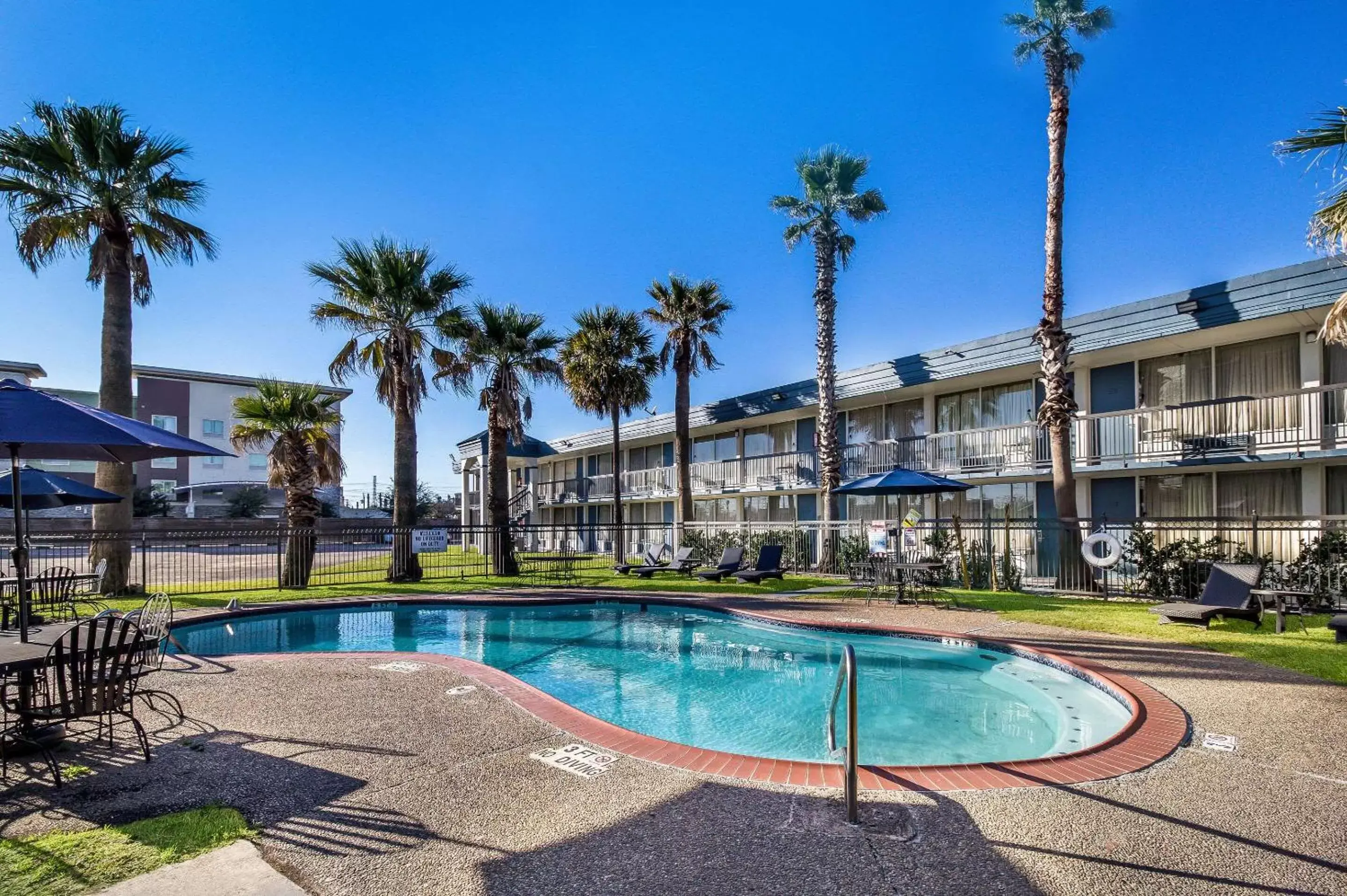 Activities, Swimming Pool in Quality Inn Pasadena Houston