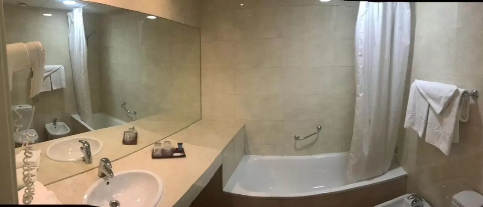Bathroom in Hotel Les Torres