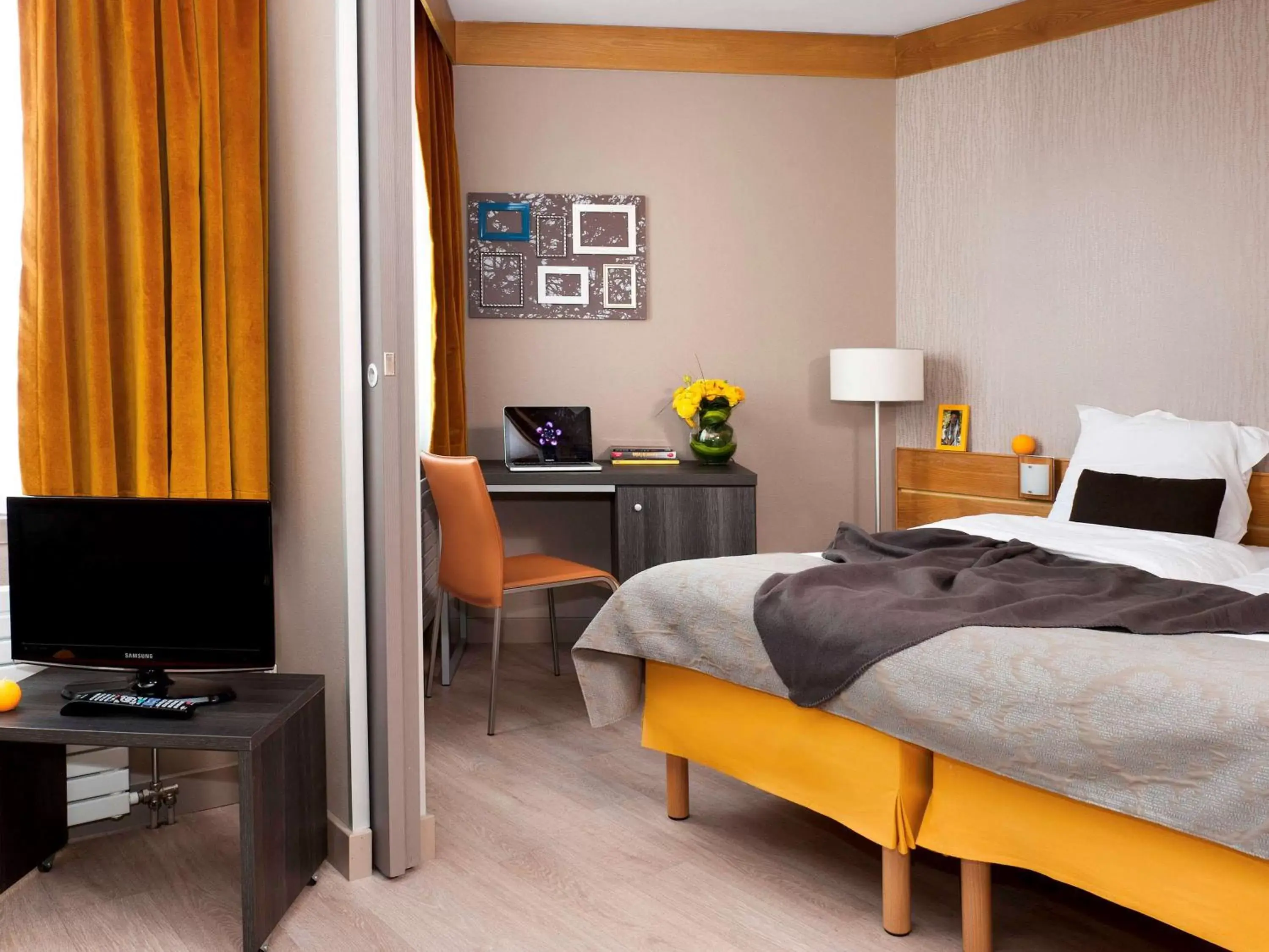 Photo of the whole room, Bed in Adagio Aparthotel Paris Xv