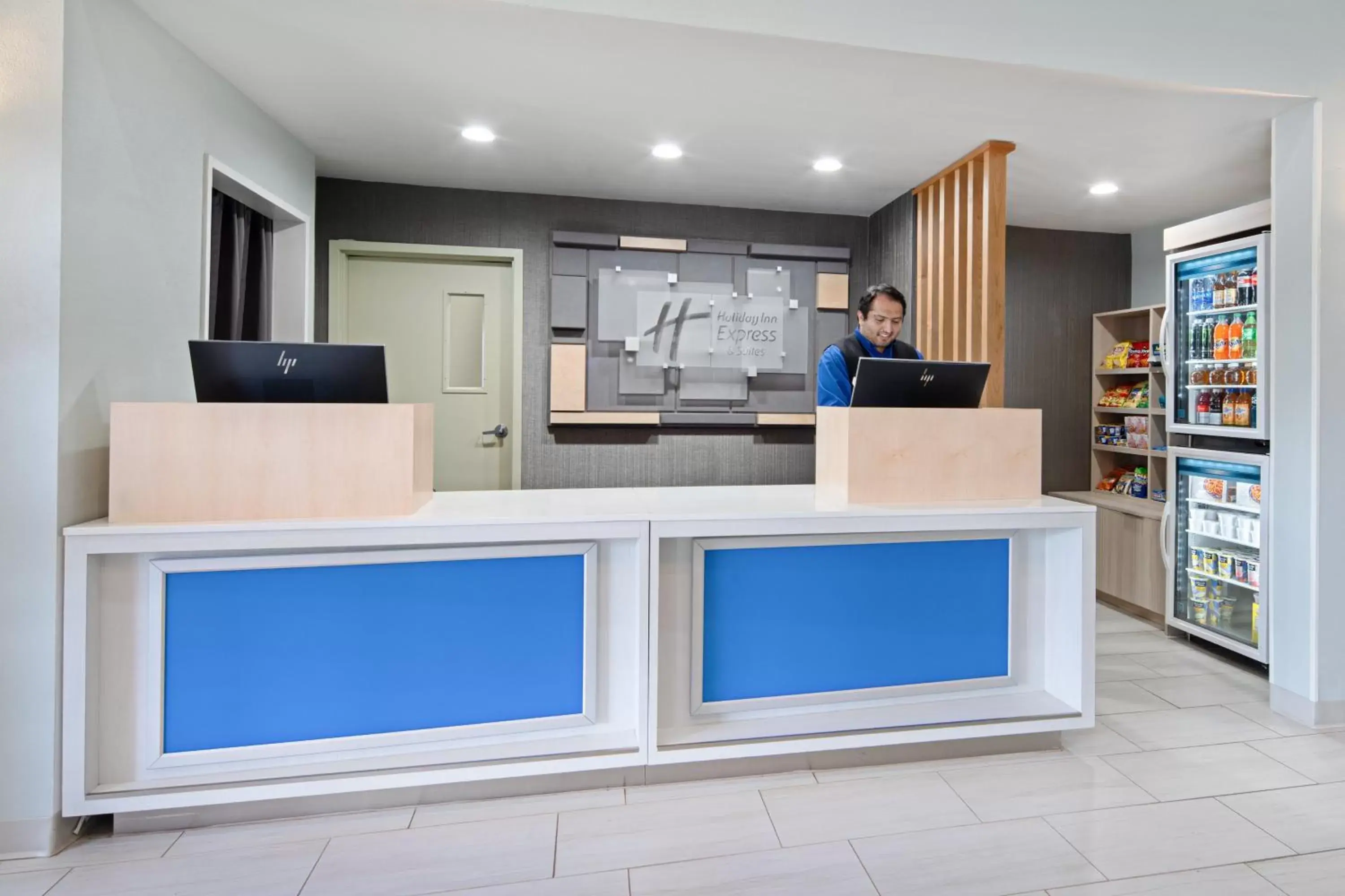 Property building in Holiday Inn Express & Suites Watsonville by IHG Property building in Holiday Inn Express & Suites Watsonville by IHG