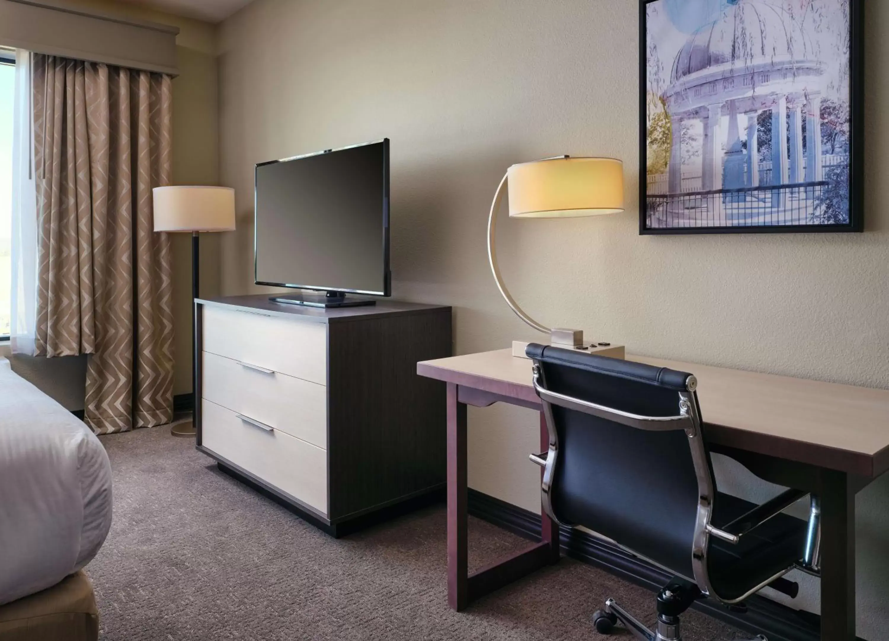 TV and multimedia, TV/Entertainment Center in Best Western Plus Executive Residency Jackson Northeast