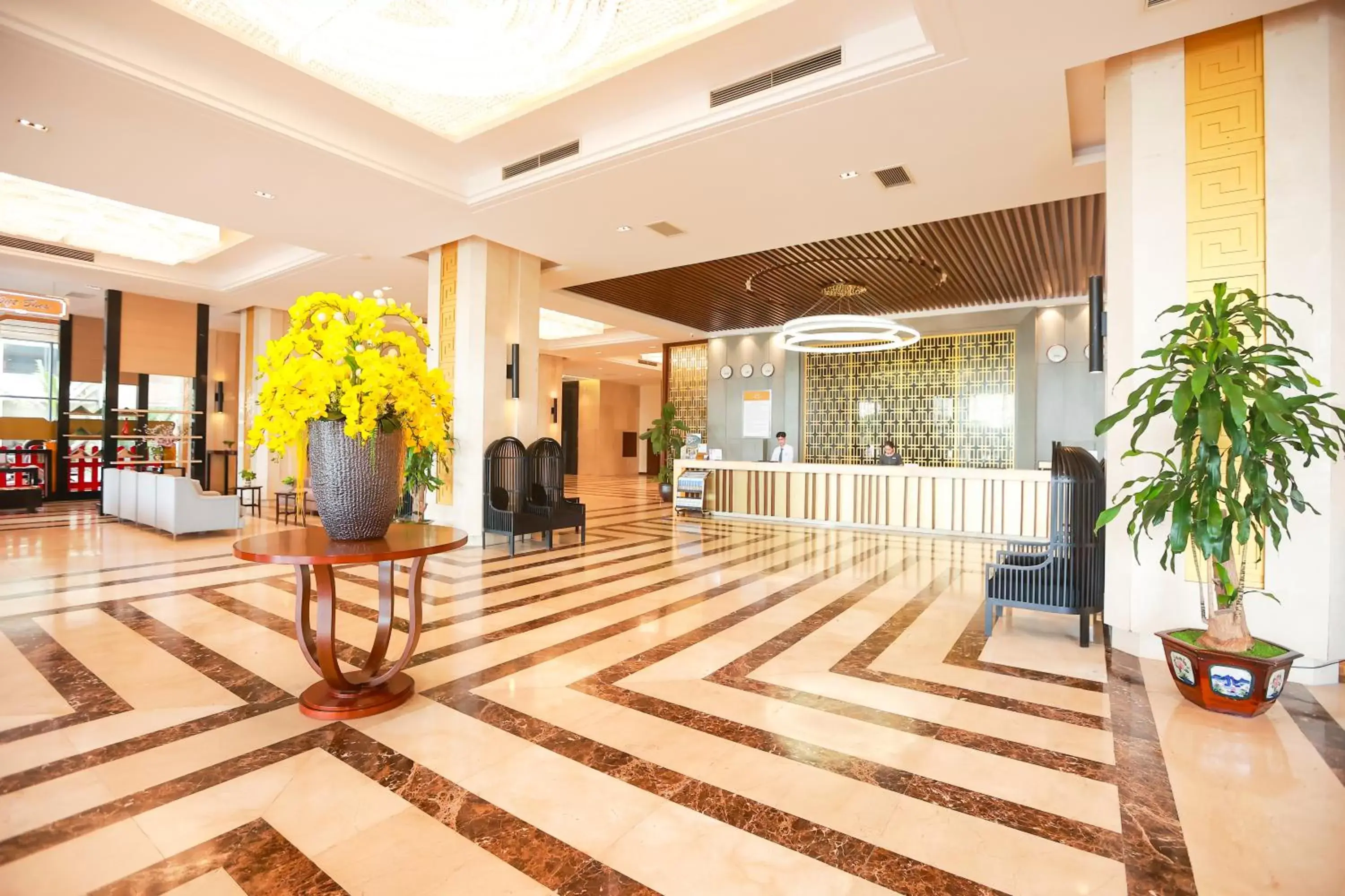 Lobby or reception, Lobby/Reception in Muong Thanh Luxury Nhat Le Hotel