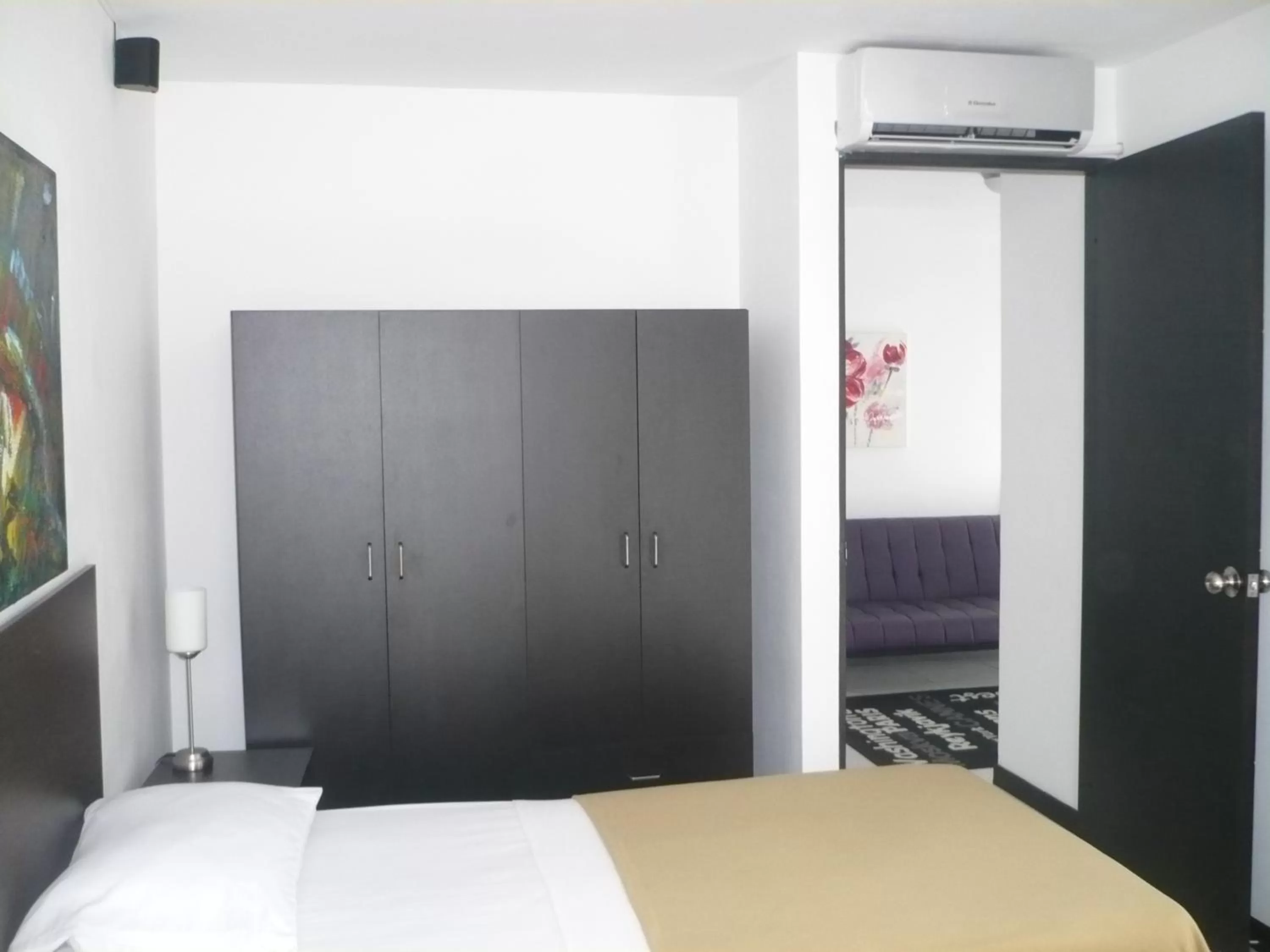 Bed in Apartasuites San Marcos