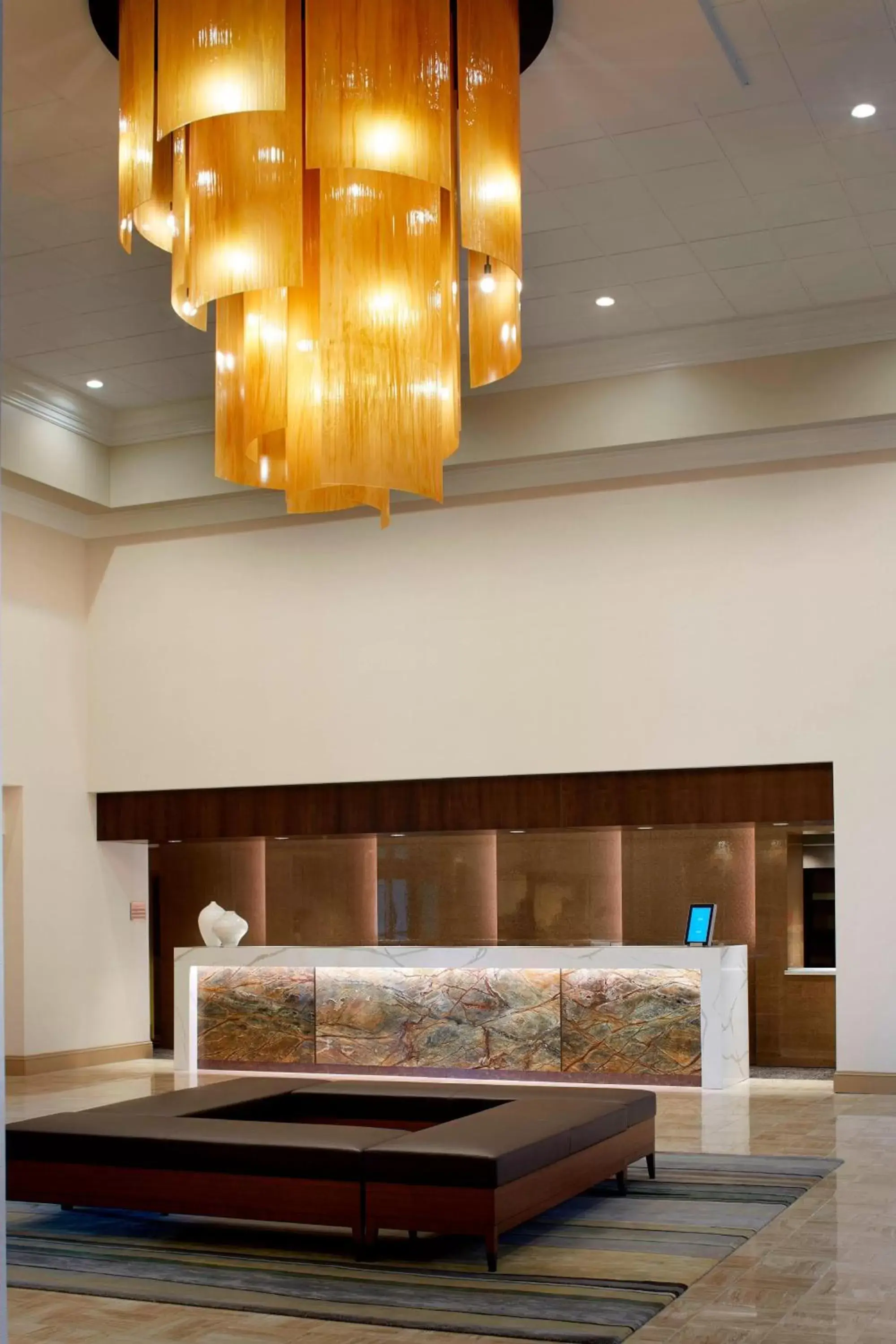 Lobby or reception in Marriott Hartford/Windsor Airport