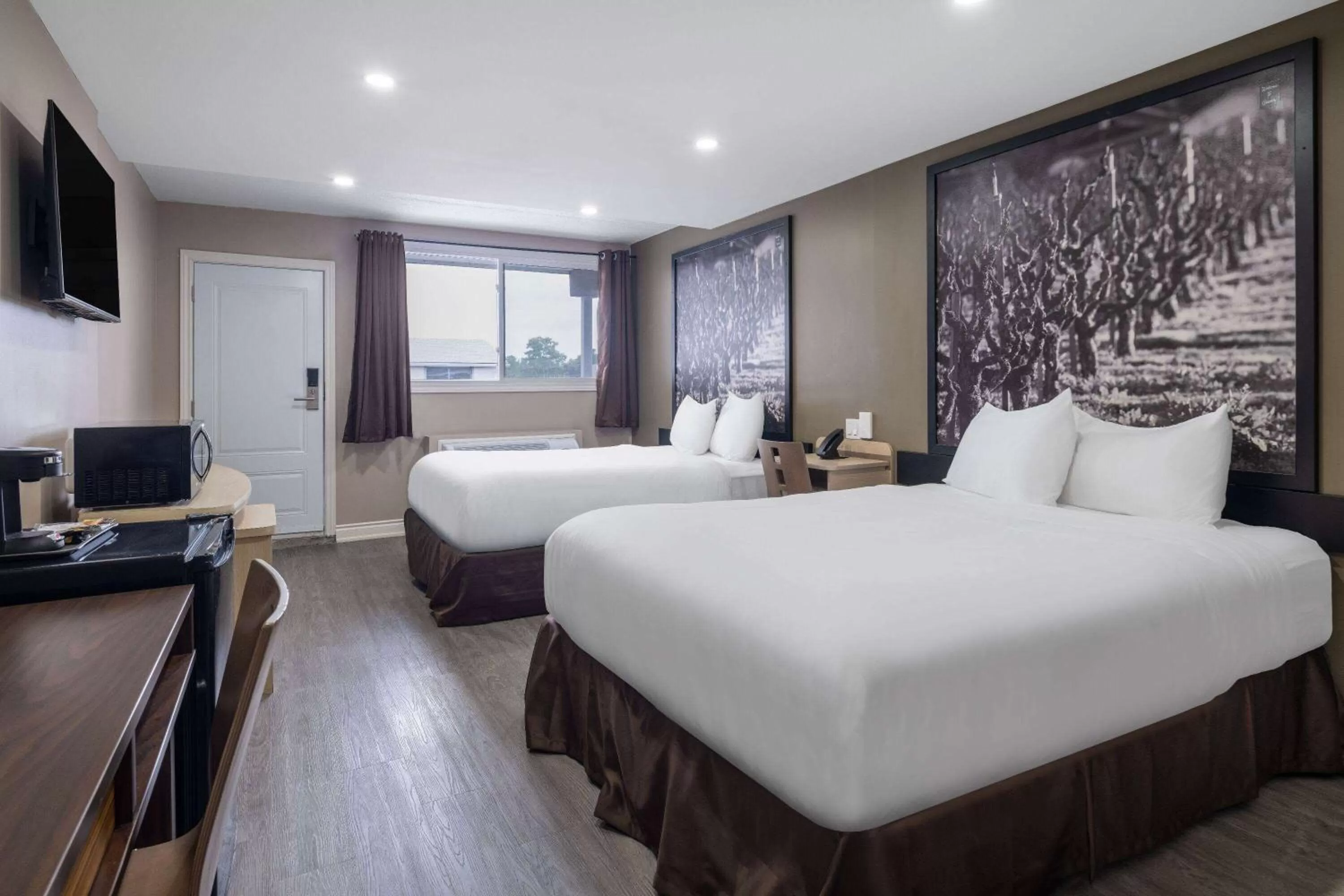 2 Double Beds, Family Suite, Non-Smoking in Super 8 by Wyndham Niagara Falls ON