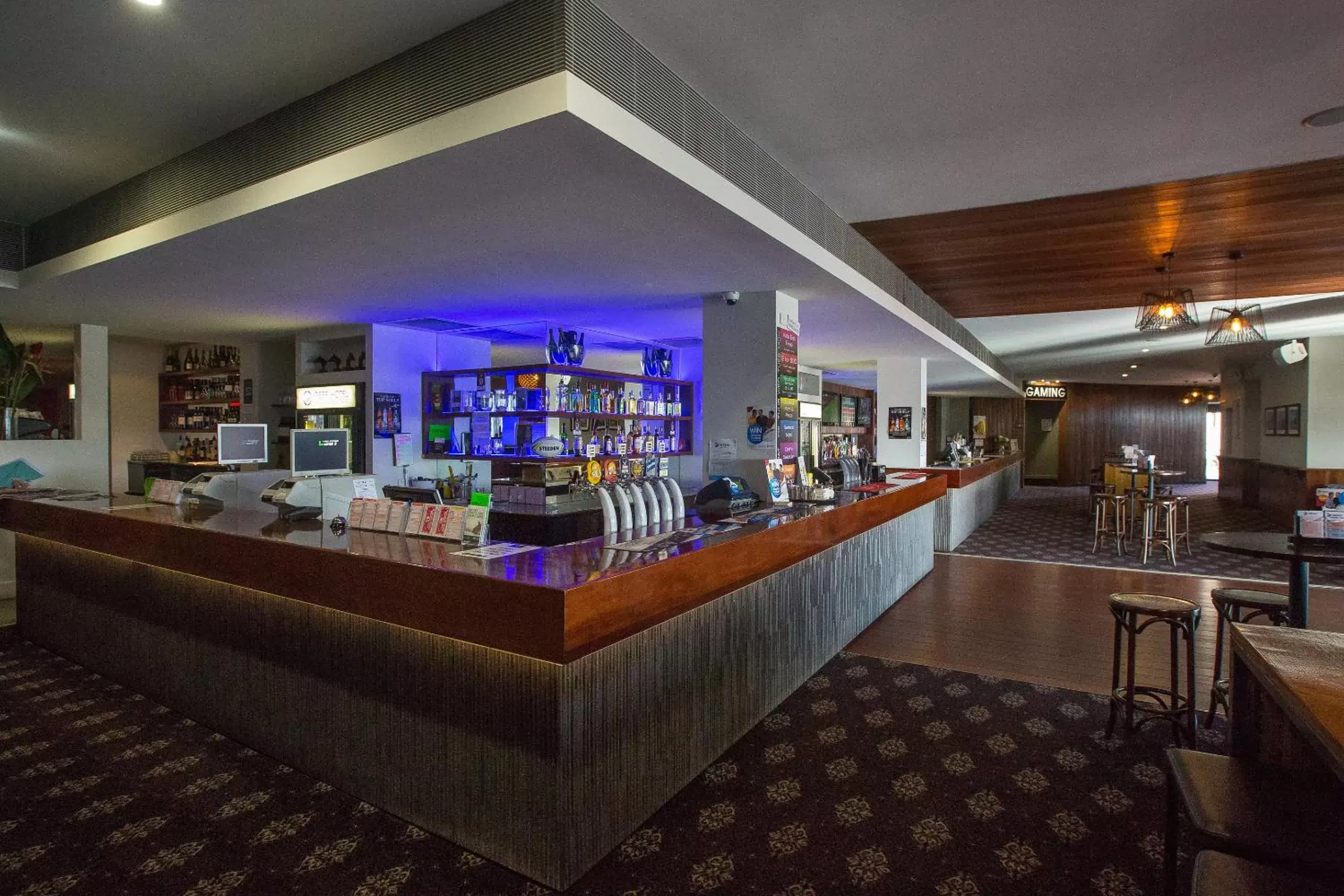 Entertainment, Restaurant/Places to Eat in Gladstone Reef Hotel Motel