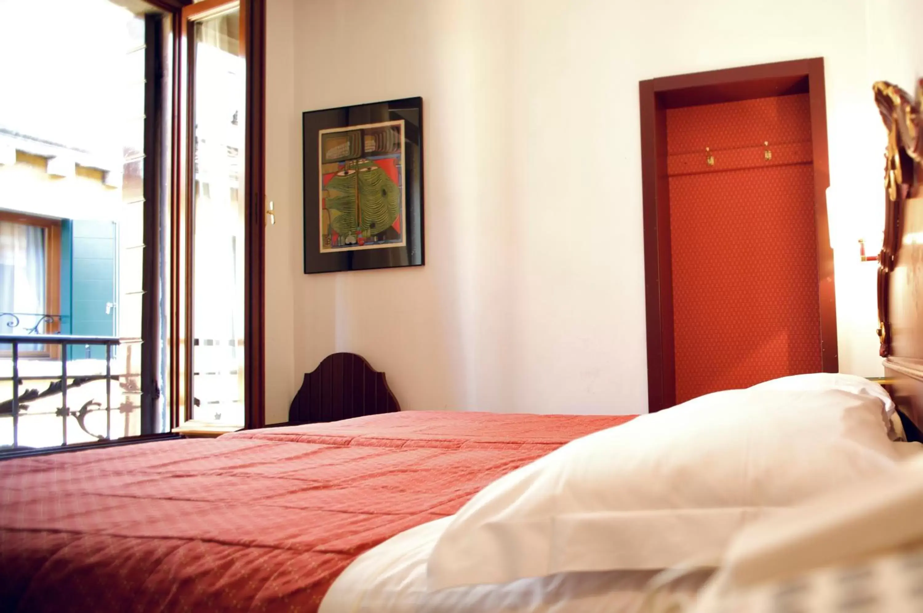 Bed in Hotel Serenissima