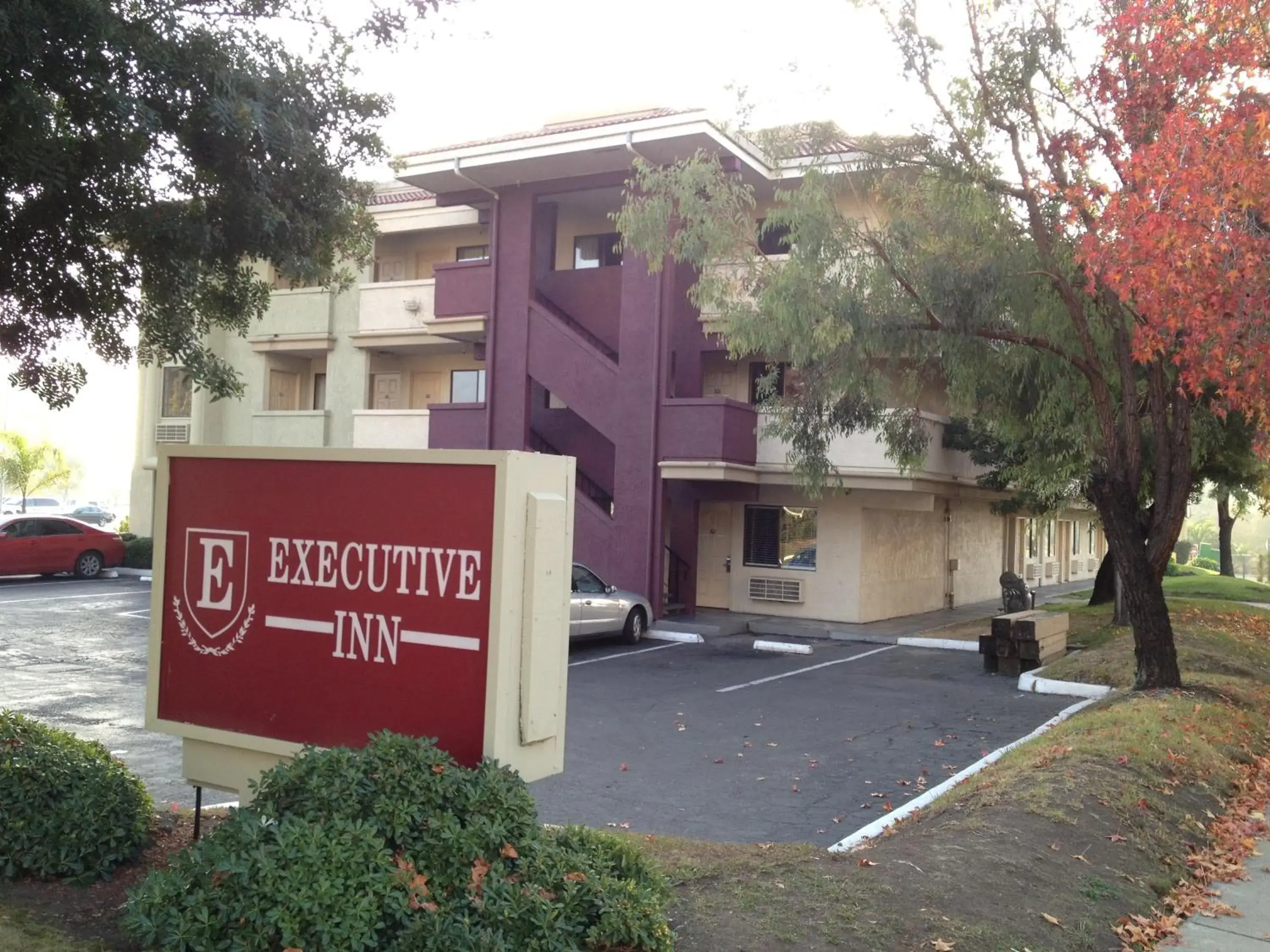 Facade/entrance, Property Building in Executive Inn