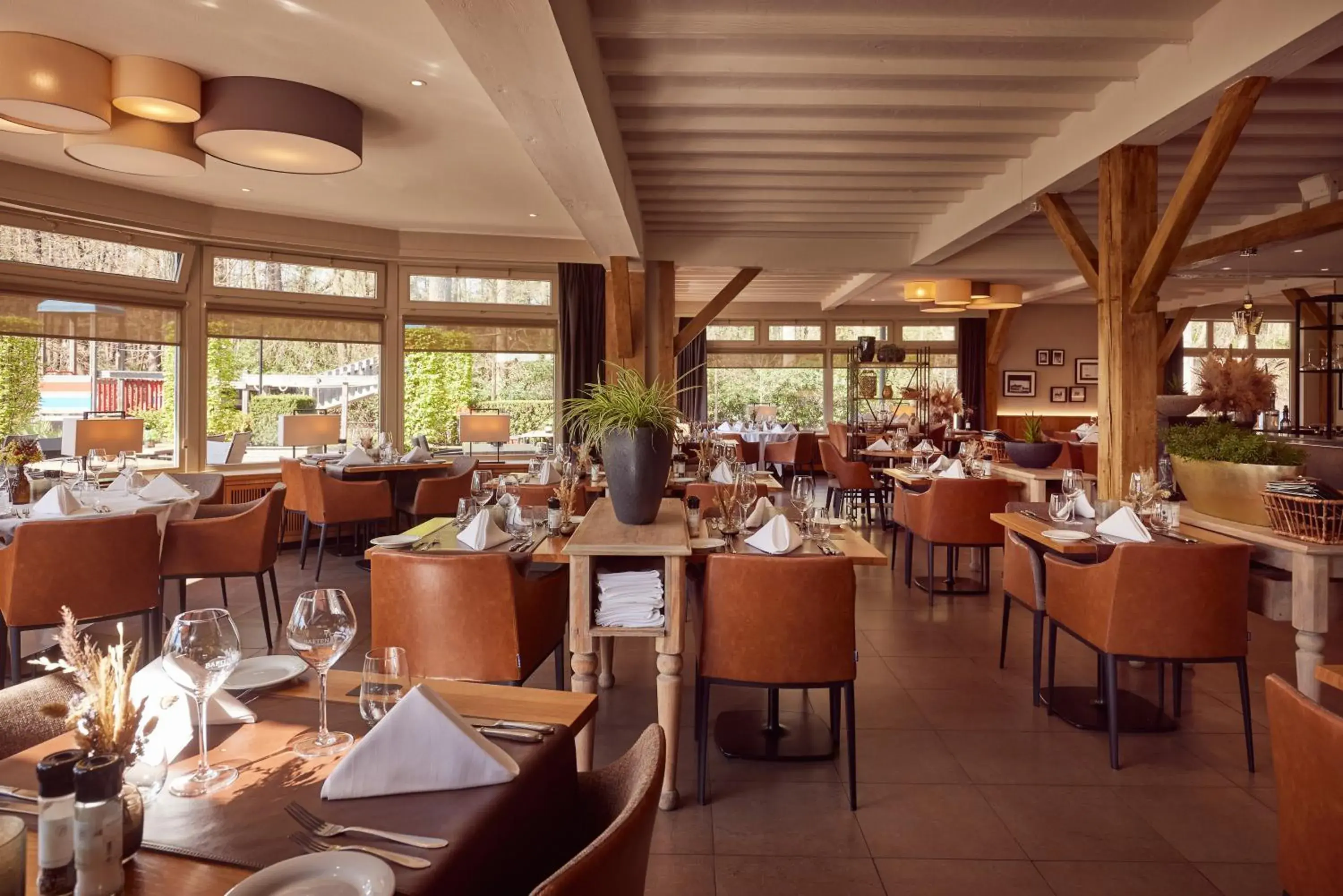 Restaurant/Places to Eat in Van der Valk Hotel Dennenhof