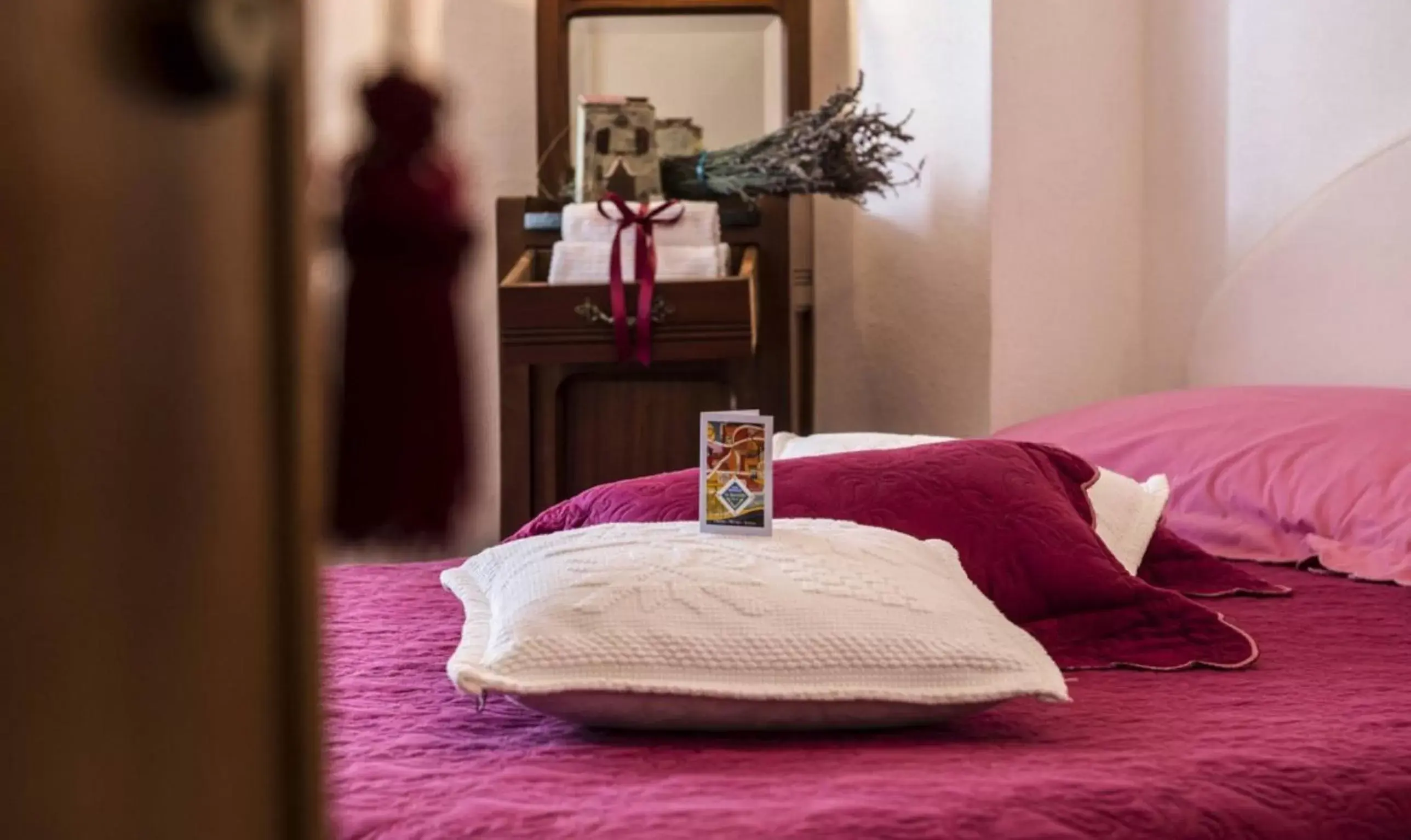 Decorative detail, Bed in Hotel Su Barchile