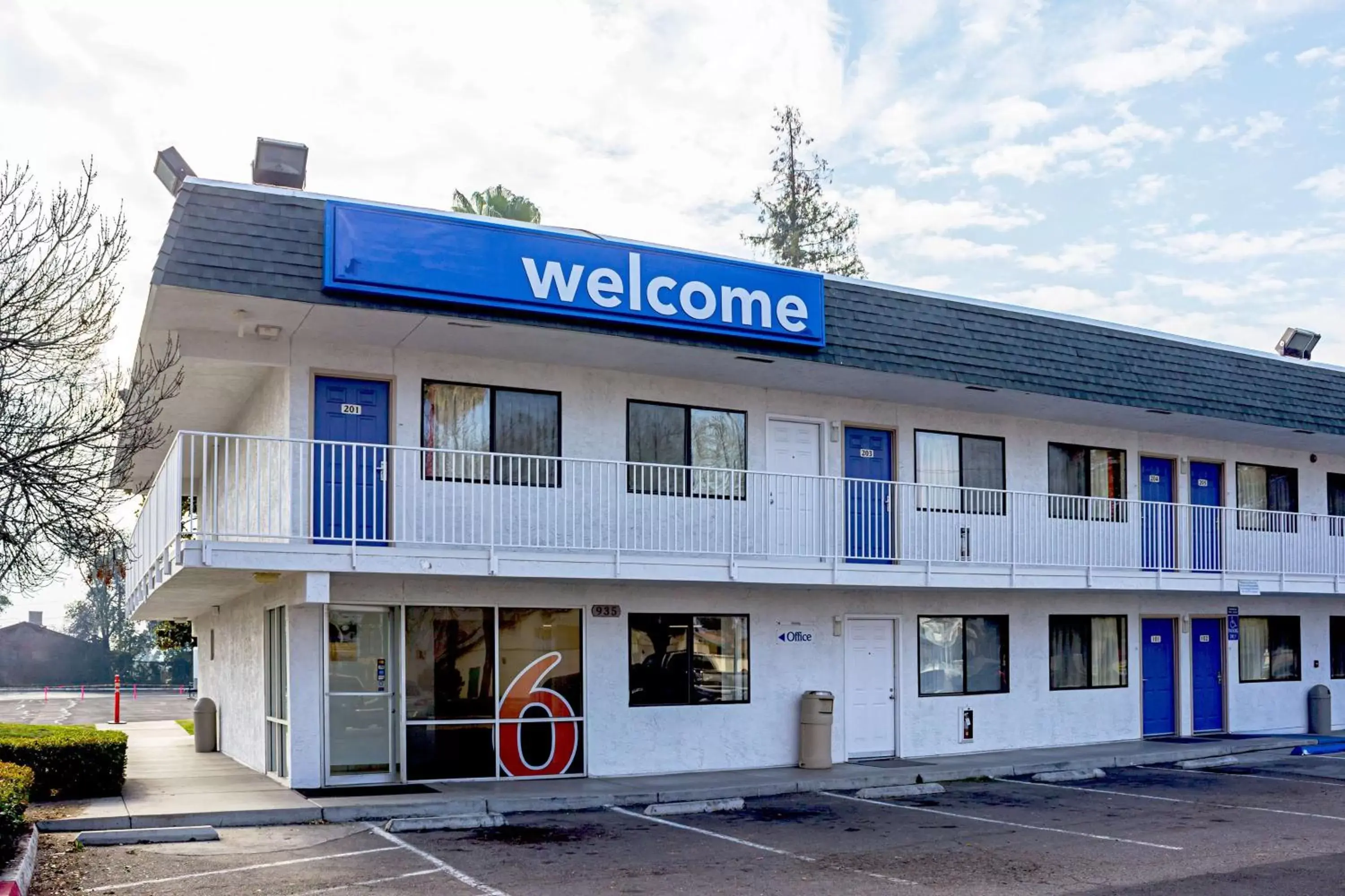 Property building in Motel 6-Porterville, CA