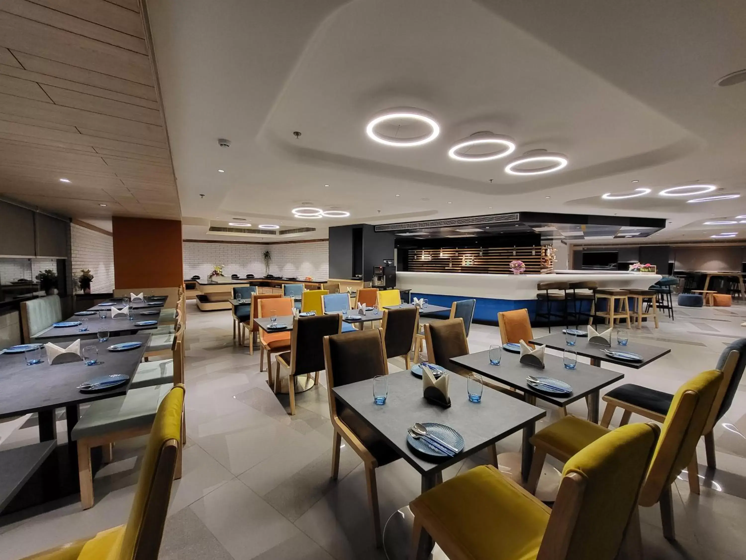 Restaurant/Places to Eat in Holiday Inn Express & Suites Jaipur Gopalpura