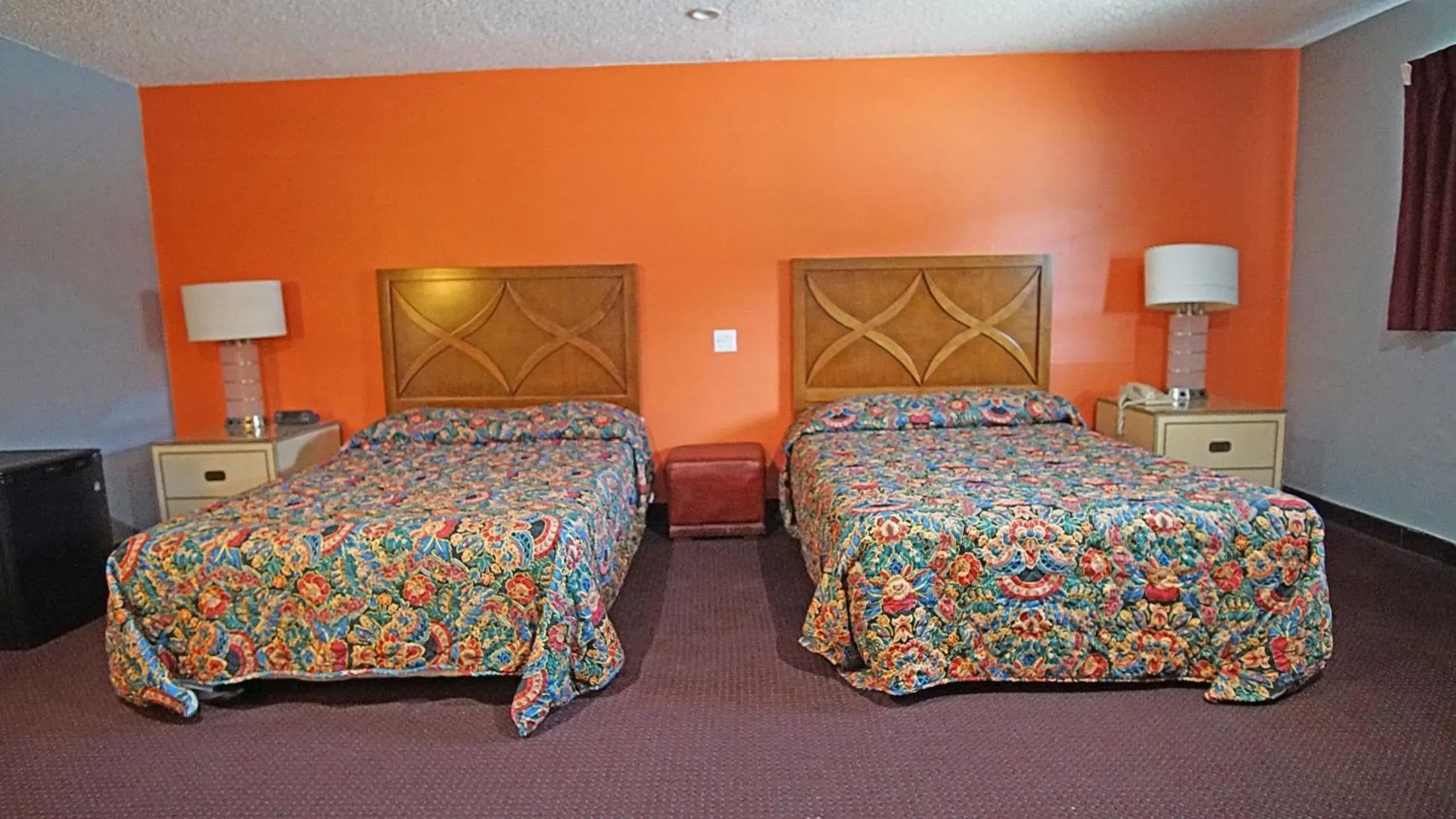 Bed in Los Angeles Inn & Suites - LAX