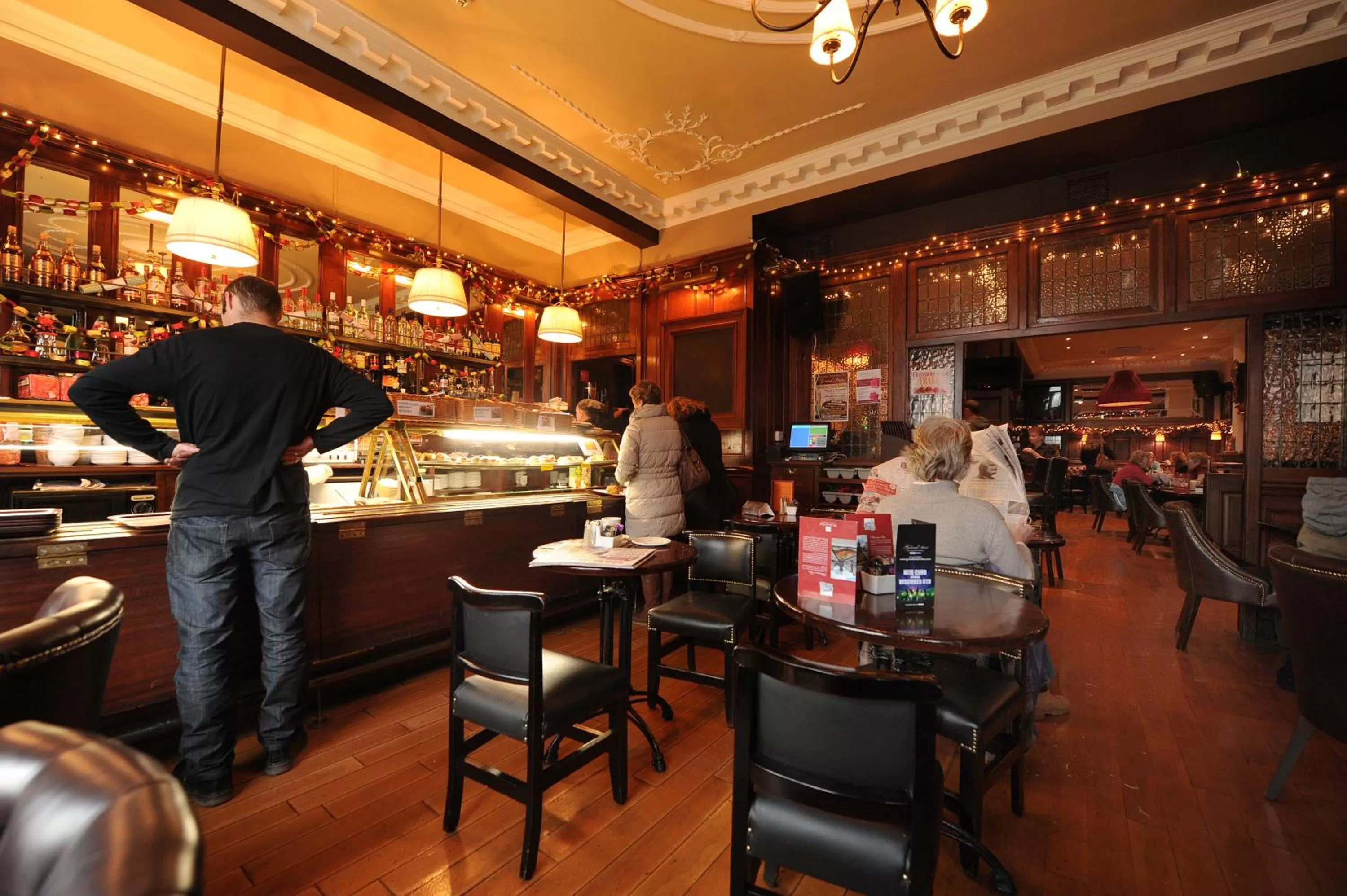 People in Grand Hotel Tralee