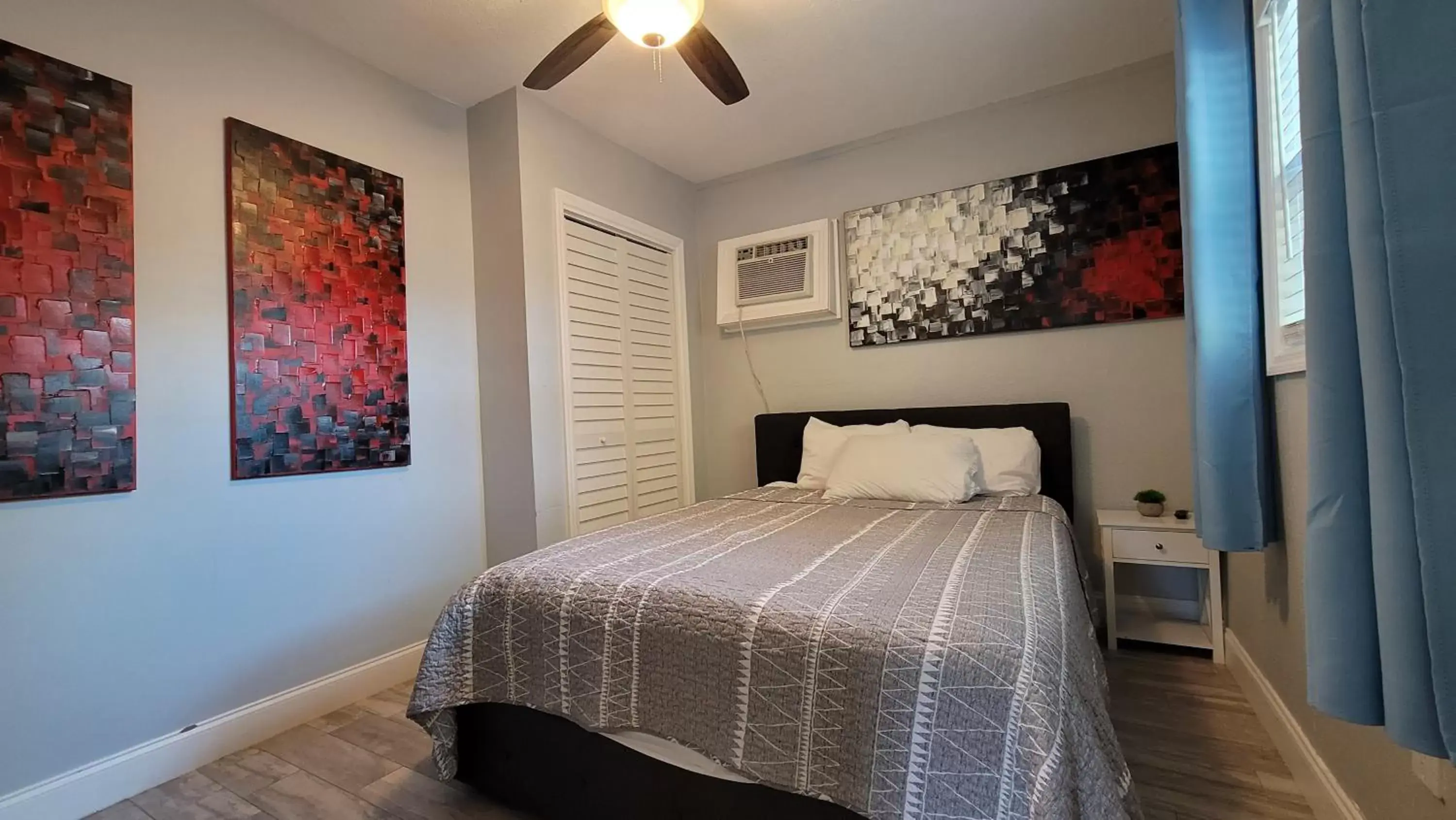 Bedroom, Bed in Barefoot mailman motel Bedroom, Bed in Barefoot mailman motel