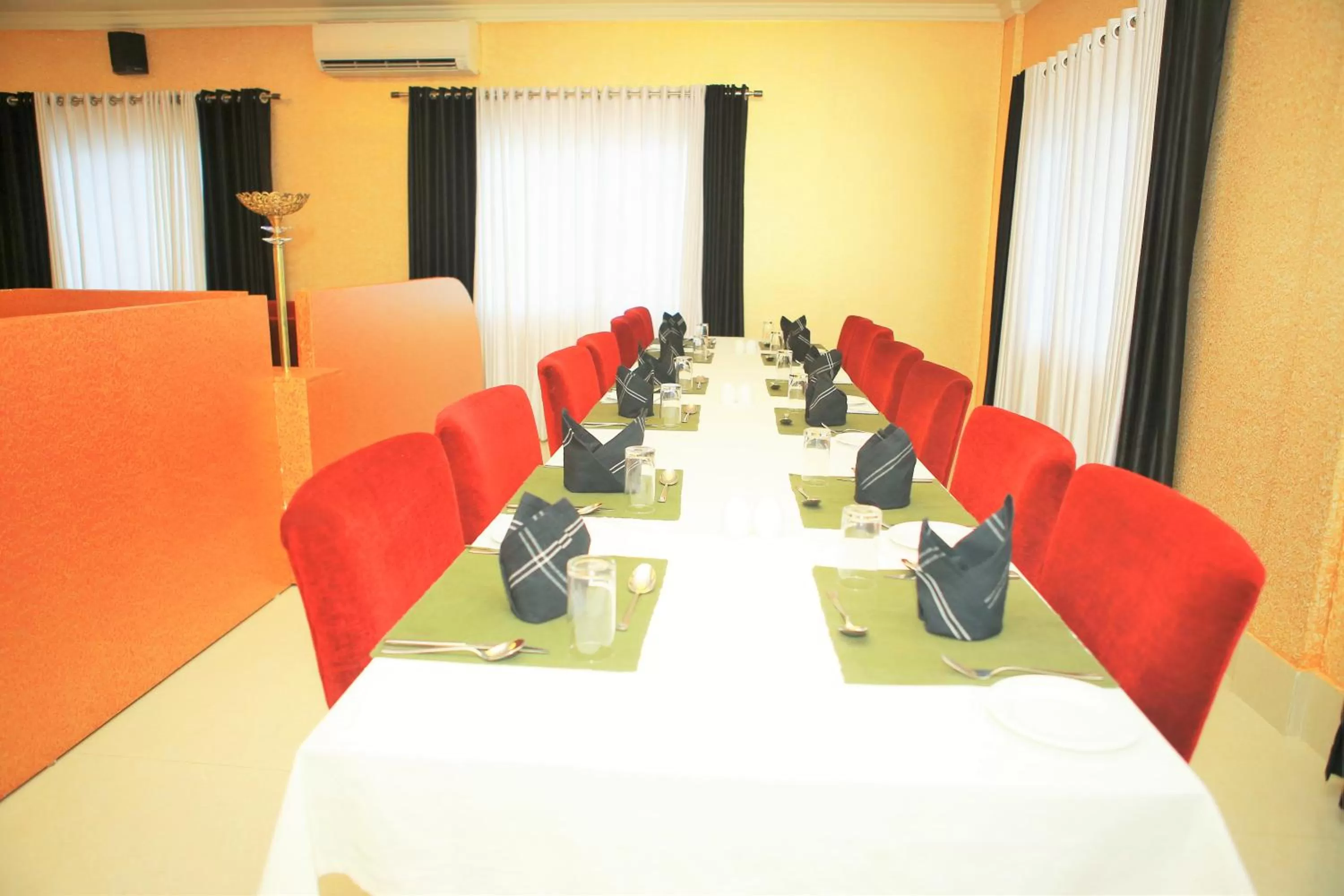 Restaurant/places to eat in Seashore Residency