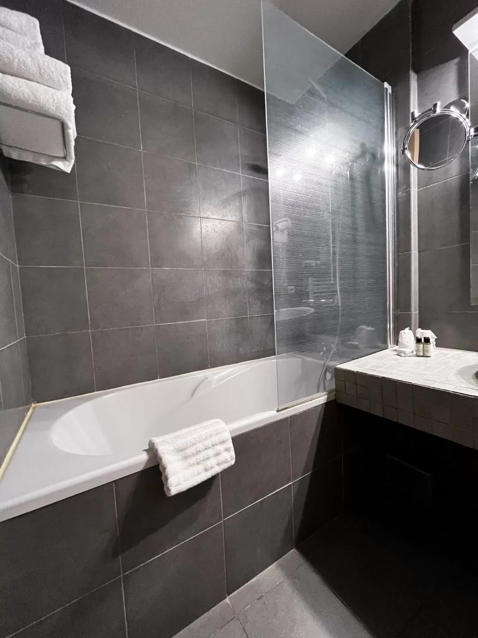 Bathroom in Hôtel Le Château Fort de Sedan