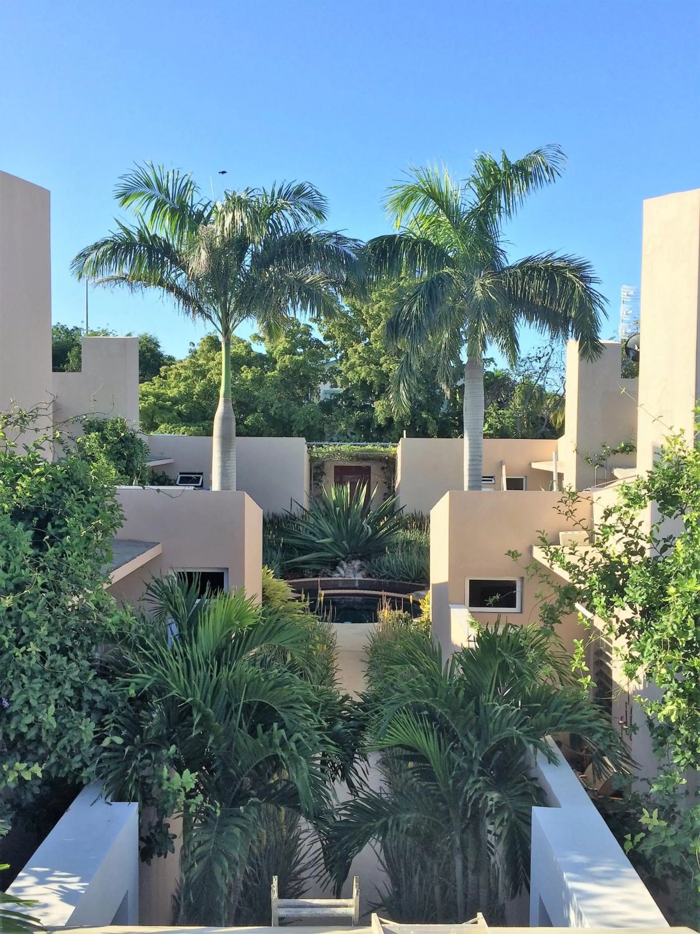 Property building in 4 Casitas