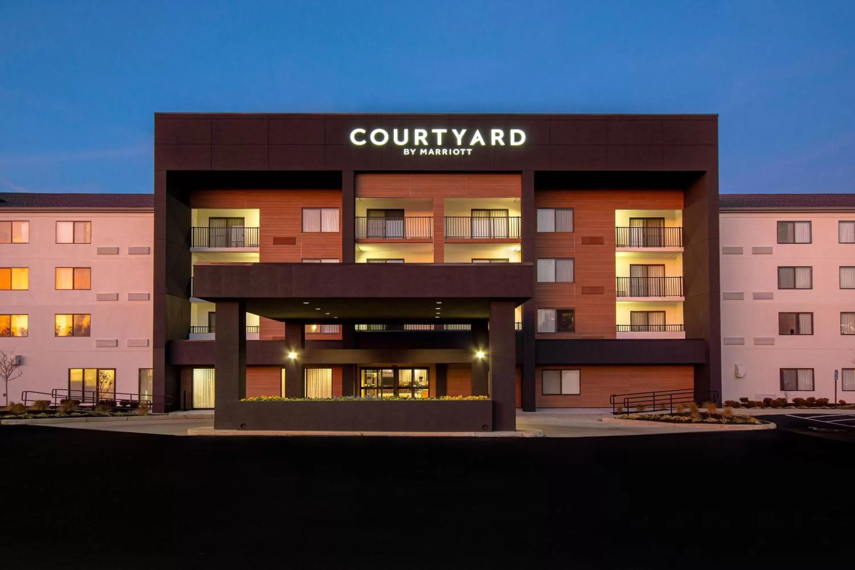 Property Building in Courtyard by Marriott Cincinnati Airport