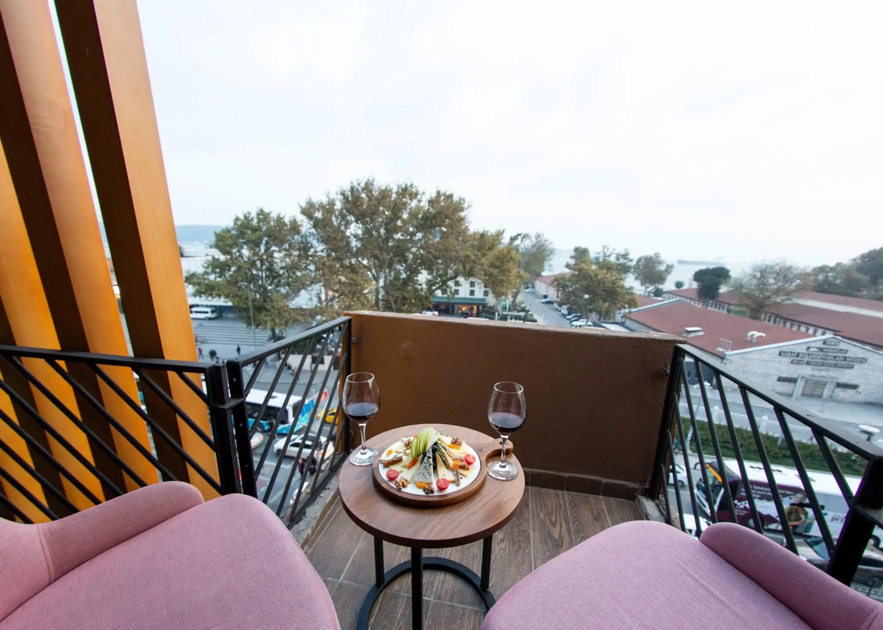 View (from property/room), Balcony/Terrace in Meydan Besiktas Hotel