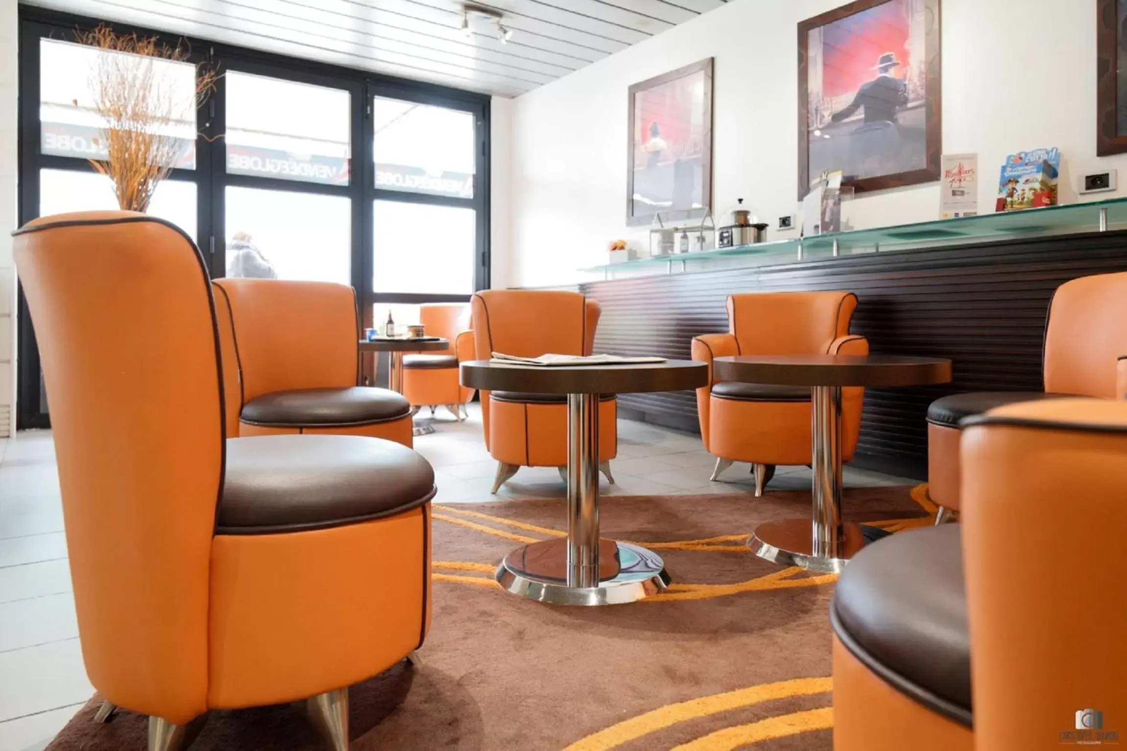 Lounge or bar in Kyriad Prestige Les Sables d'Olonne - Plage - Centre des Congrès